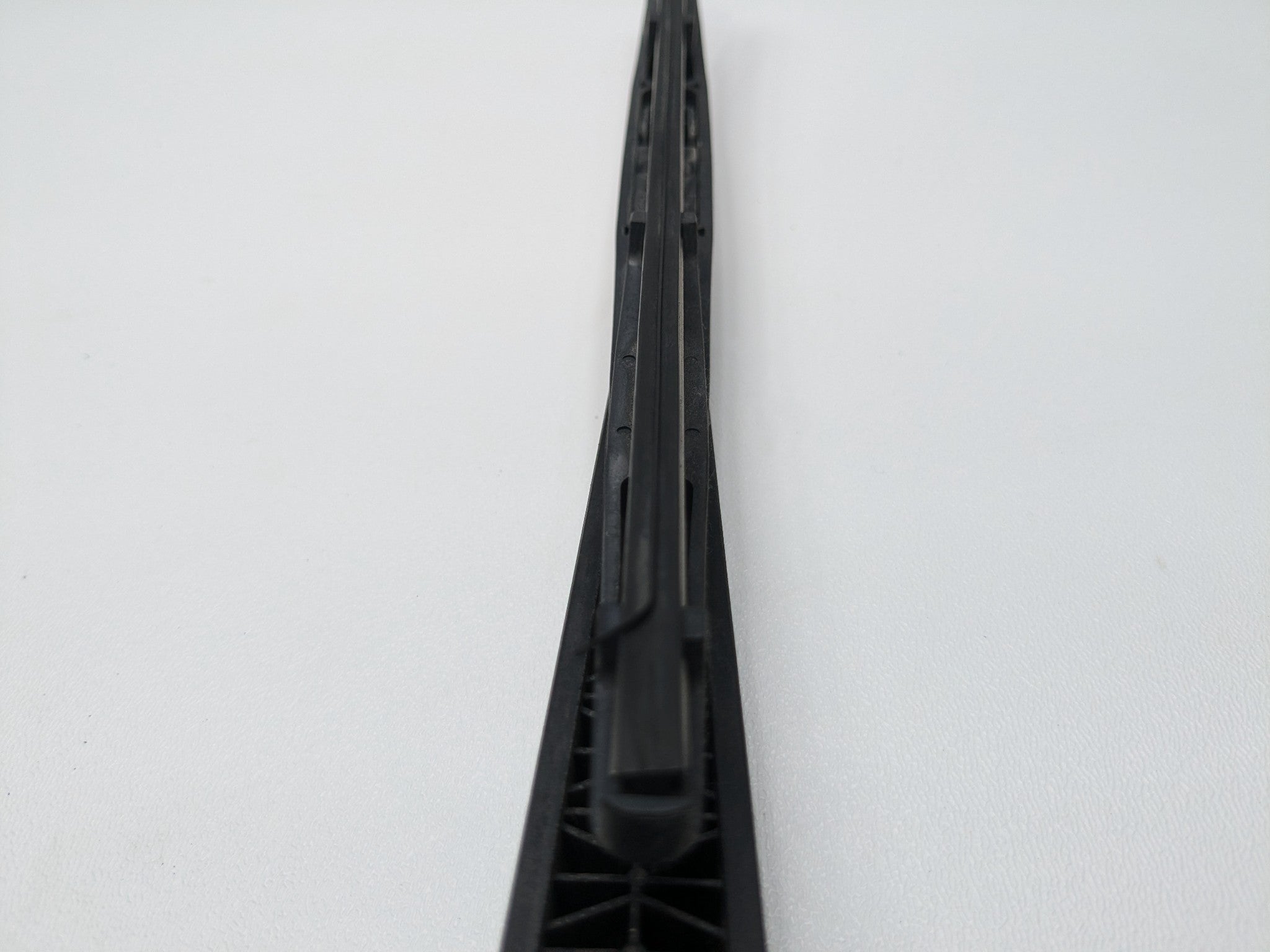 2005 - 2007 OEM NISSAN ARMADA REAR TAILGATE TRUNK LID WINDSHIELD WIPER ARM