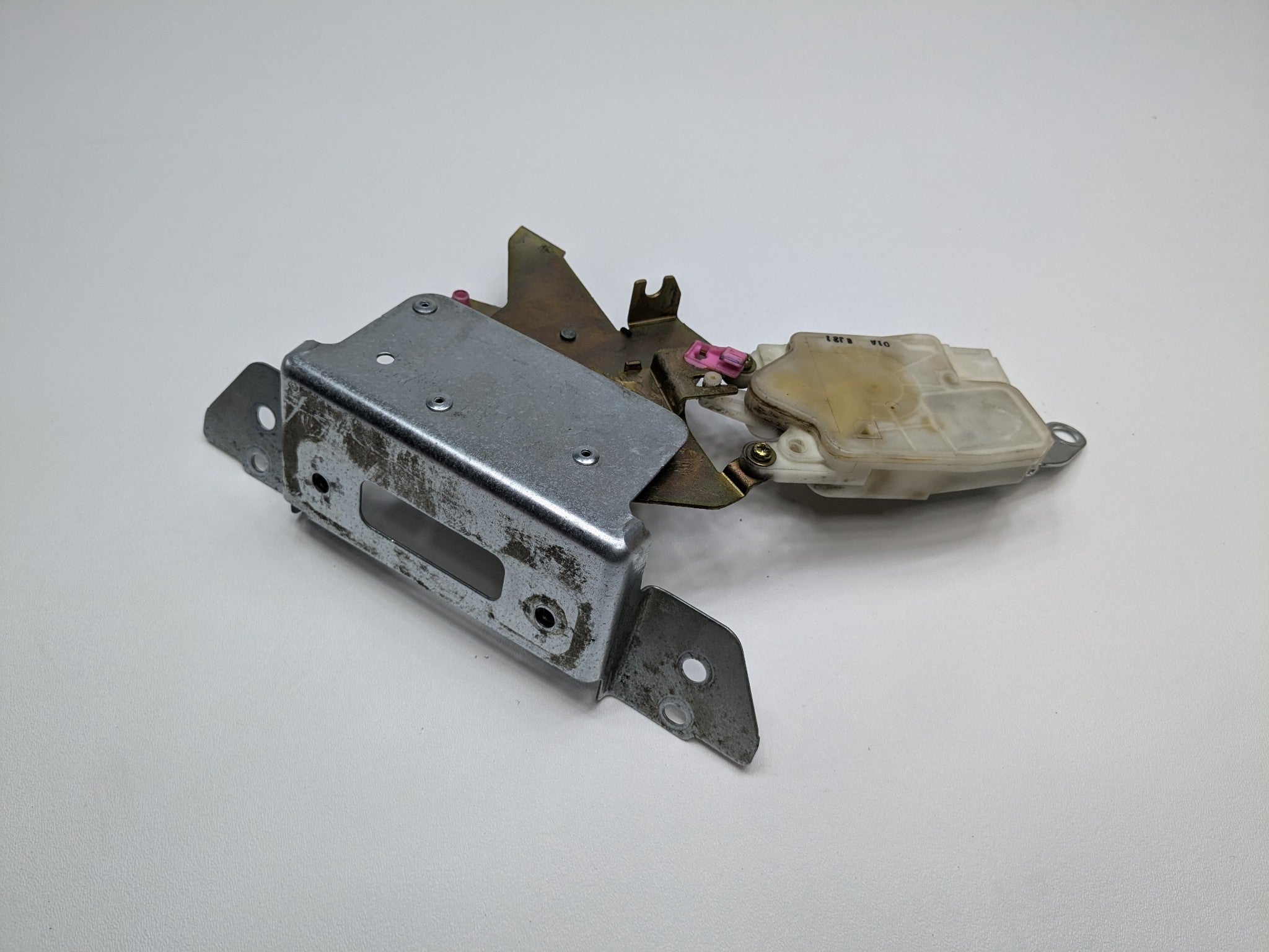 2005 - 2007 OEM NISSAN ARMADA REAR LIFTGATE HATCH LID LOCK LATCH ACTUATOR