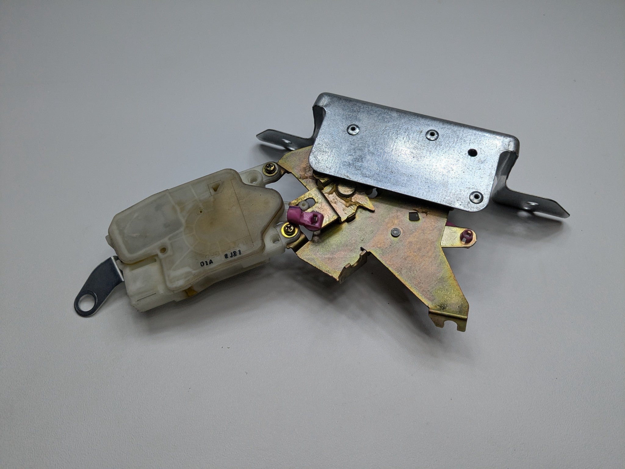 2005 - 2007 OEM NISSAN ARMADA REAR LIFTGATE HATCH LID LOCK LATCH ACTUATOR