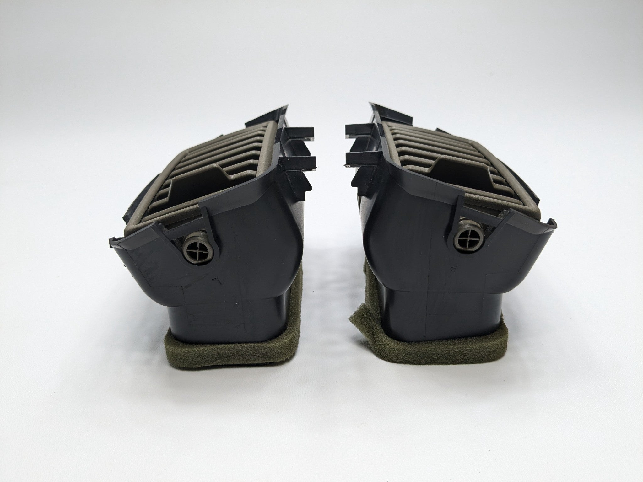 2005 - 2007 OEM NISSAN ARMADA FRONT CENTER AC CONDITIONING HEATER AIR VENT