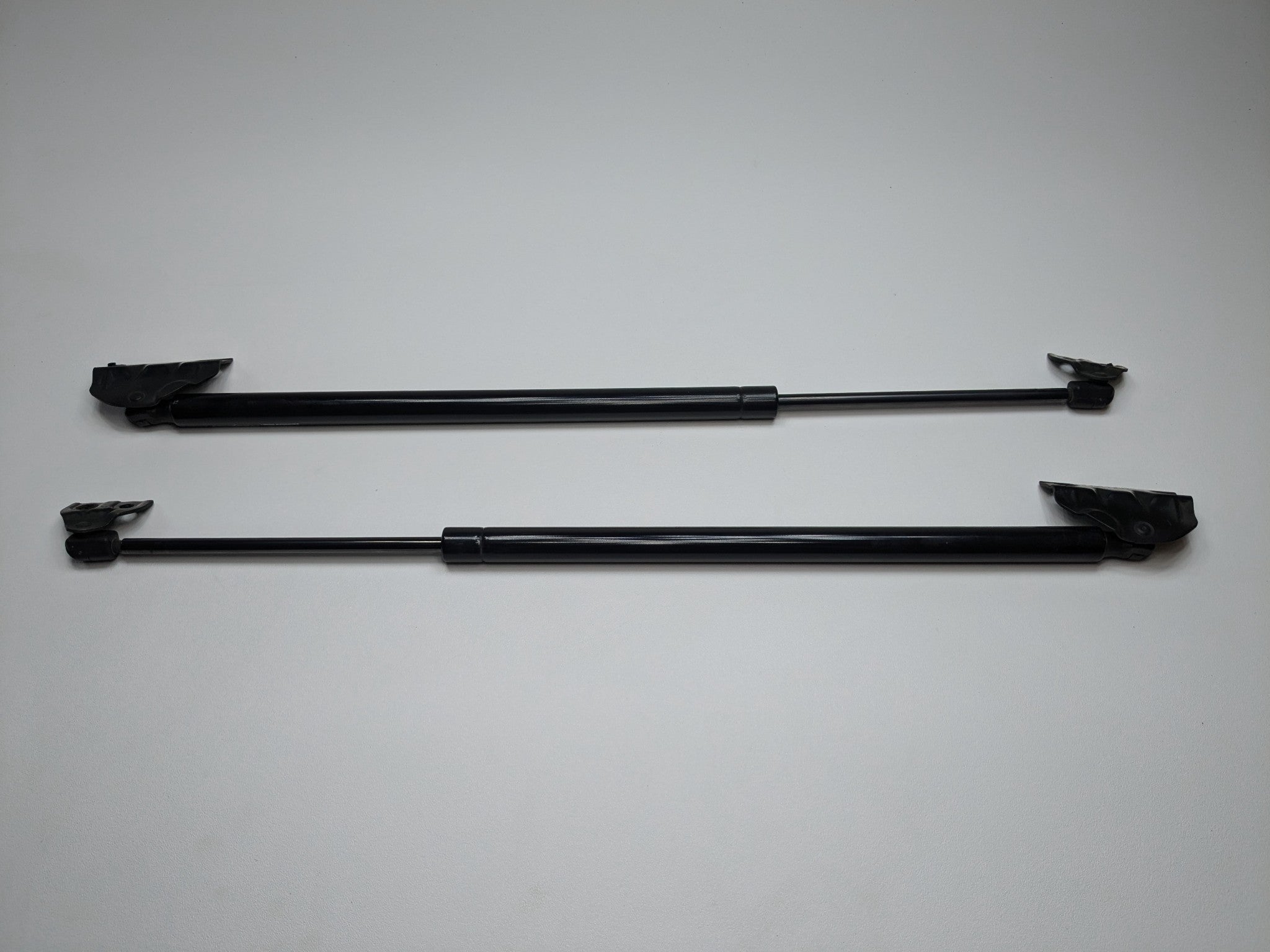 05 - 07 OEM NISSAN ARMADA REAR LEFT AND RIGHT TAILGATE SHOCK STRUT SUPPORT SET