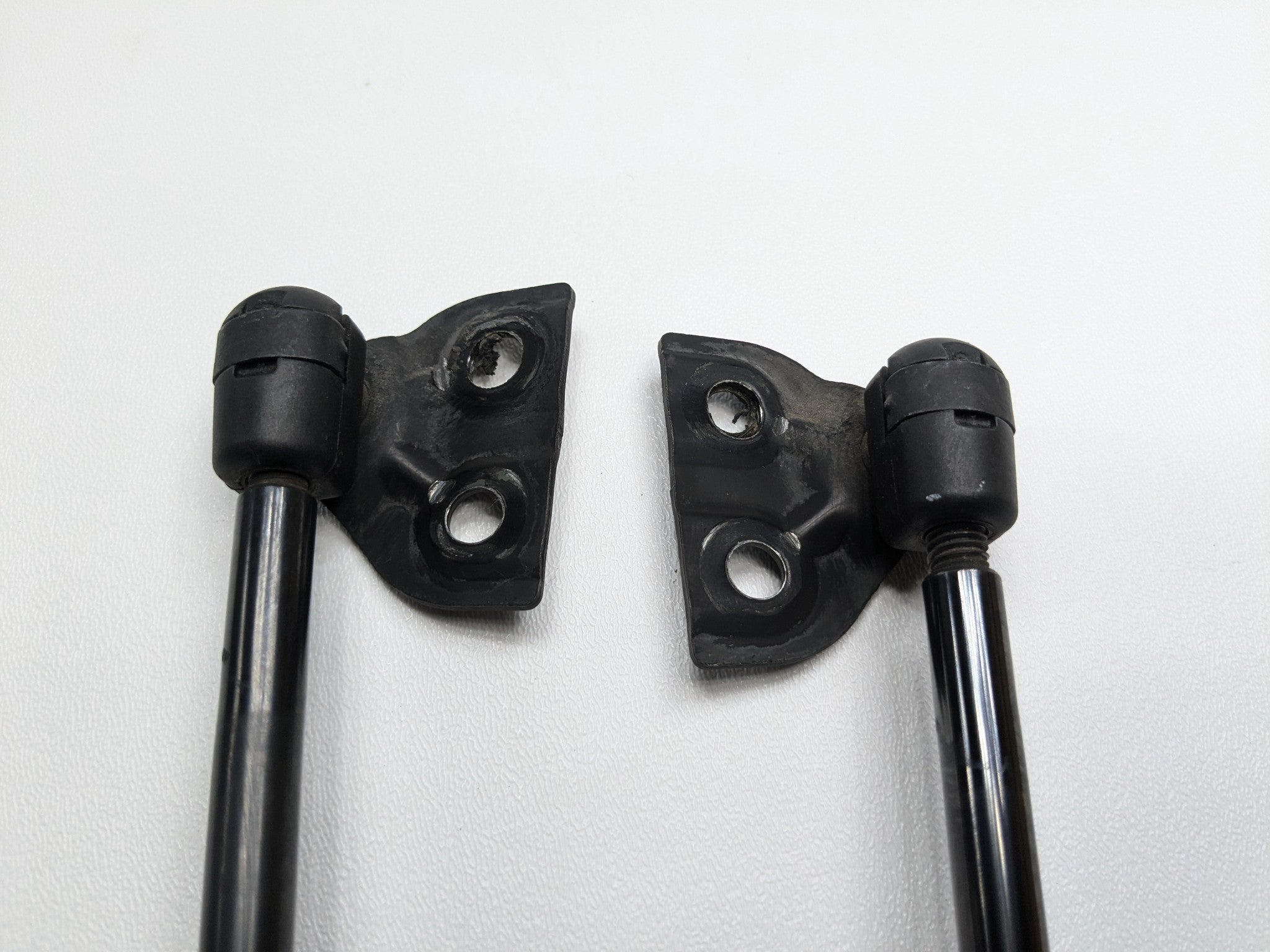 05 - 07 OEM NISSAN ARMADA REAR LEFT AND RIGHT TAILGATE SHOCK STRUT SUPPORT SET