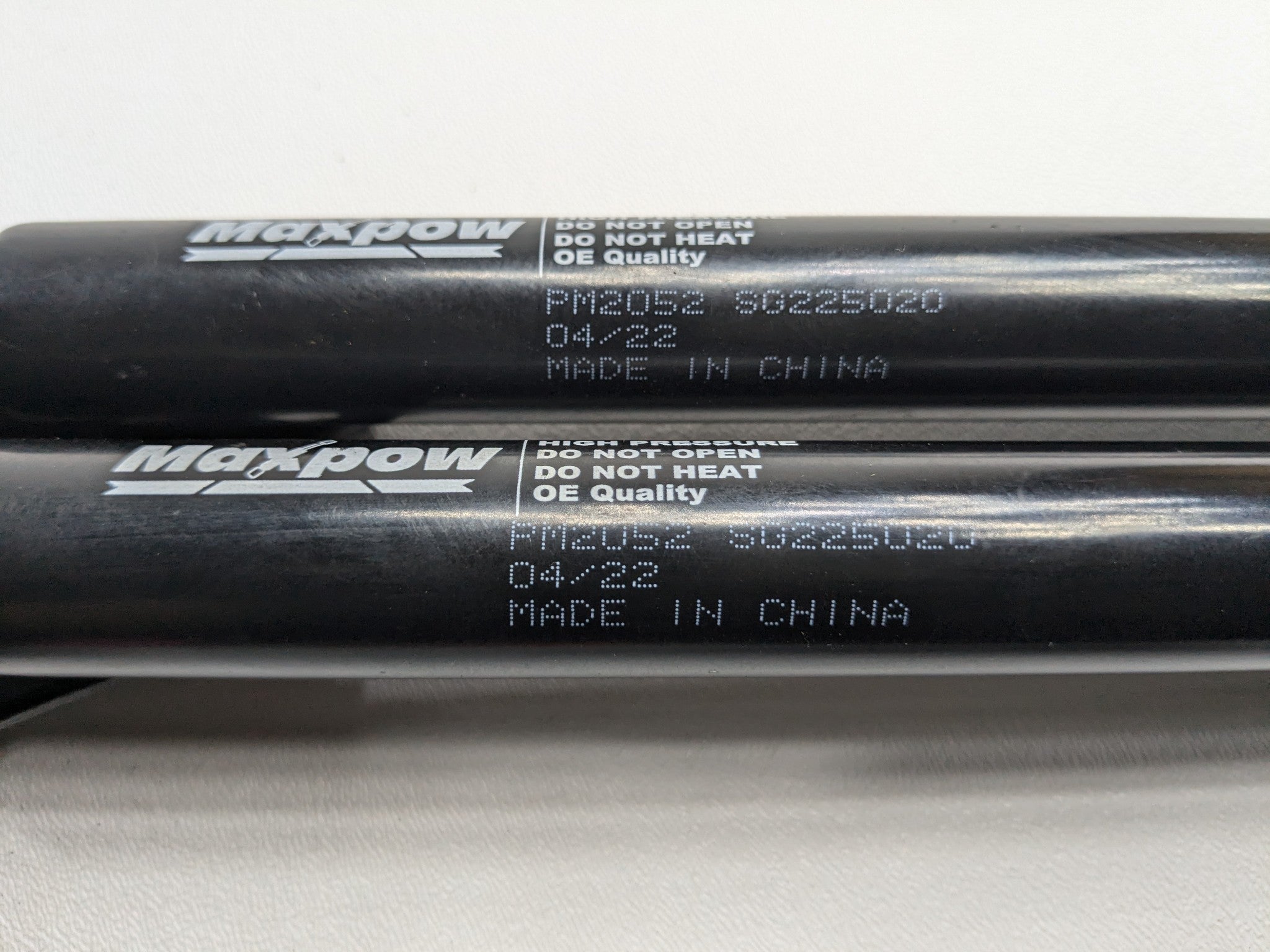 05 - 07 OEM NISSAN ARMADA REAR LEFT AND RIGHT TAILGATE SHOCK STRUT SUPPORT SET