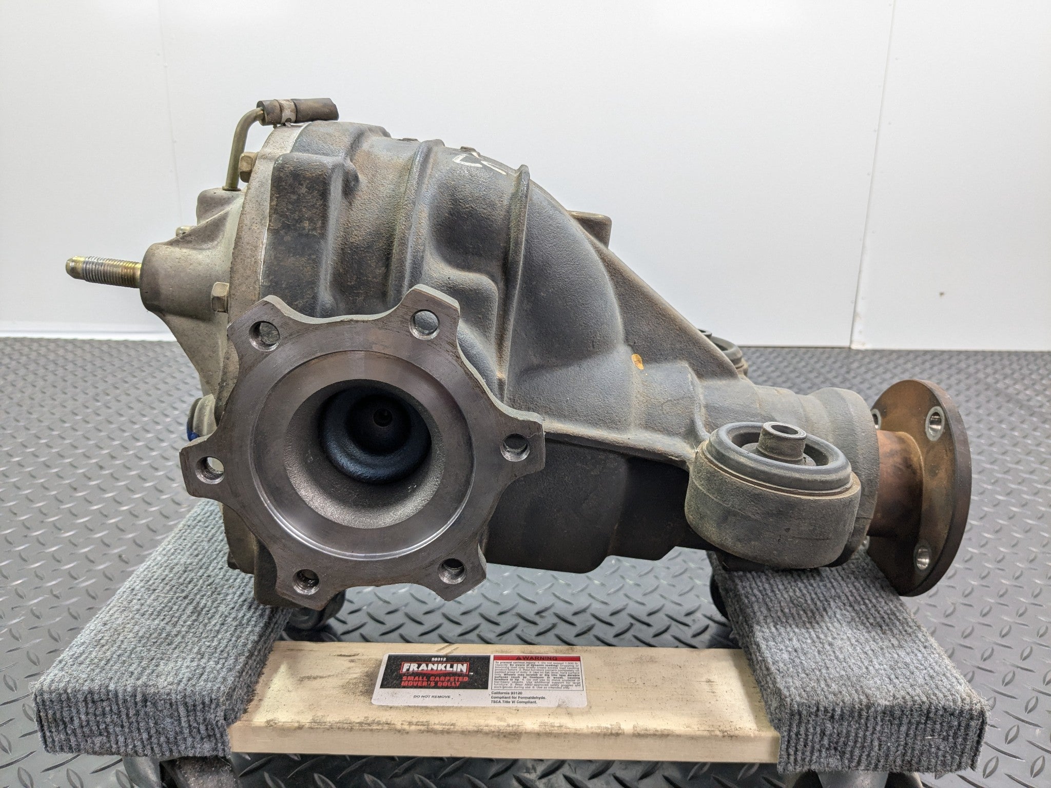 2005 - 2007 OEM NISSAN ARMADA REAR AXLE DIFFERENTIAL CARRIER ASSEMBLY