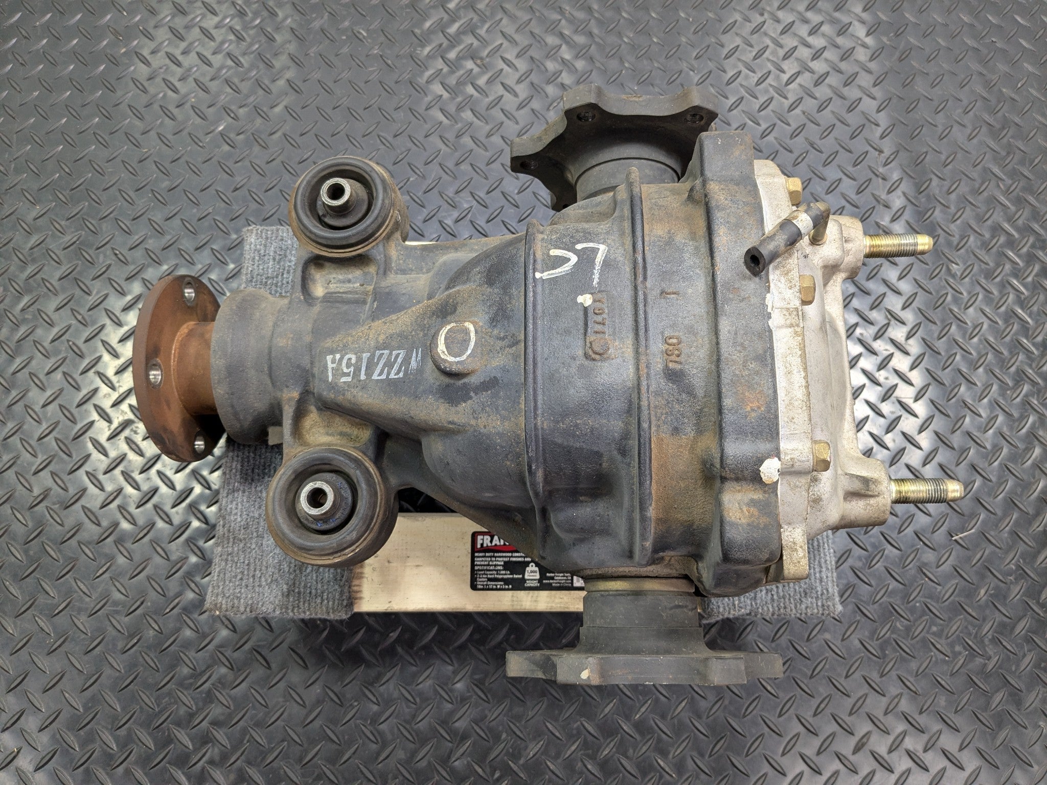 2005 - 2007 OEM NISSAN ARMADA REAR AXLE DIFFERENTIAL CARRIER ASSEMBLY