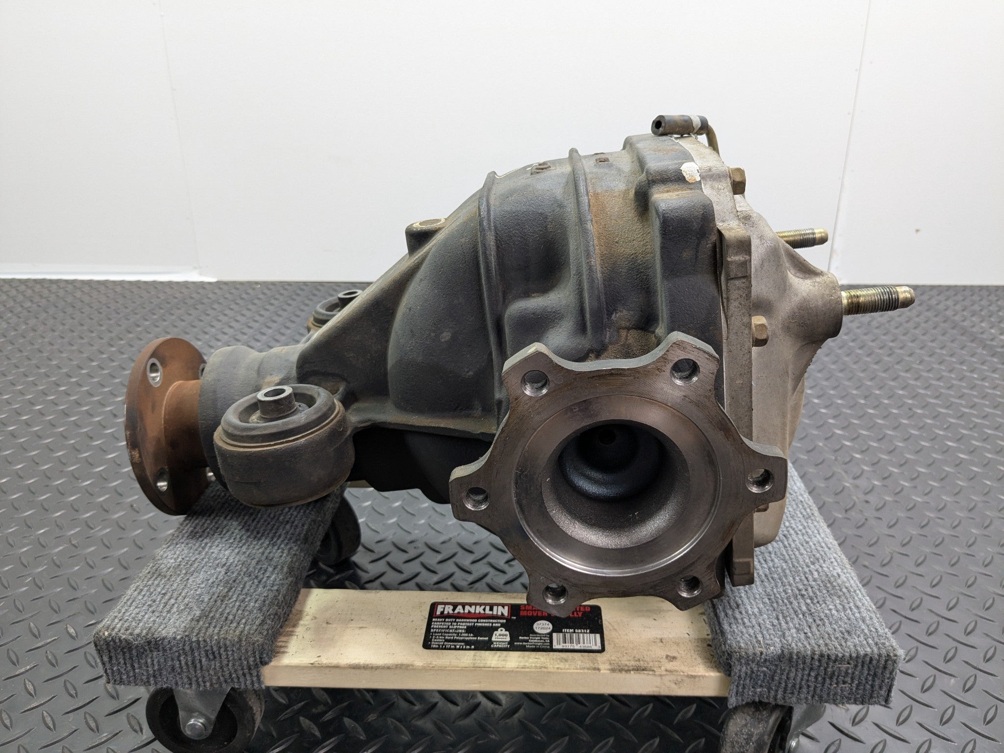 2005 - 2007 OEM NISSAN ARMADA REAR AXLE DIFFERENTIAL CARRIER ASSEMBLY