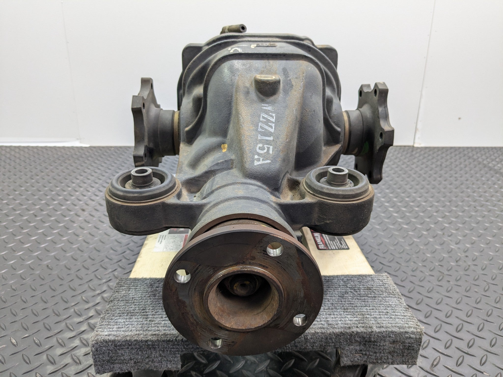 2005 - 2007 OEM NISSAN ARMADA REAR AXLE DIFFERENTIAL CARRIER ASSEMBLY