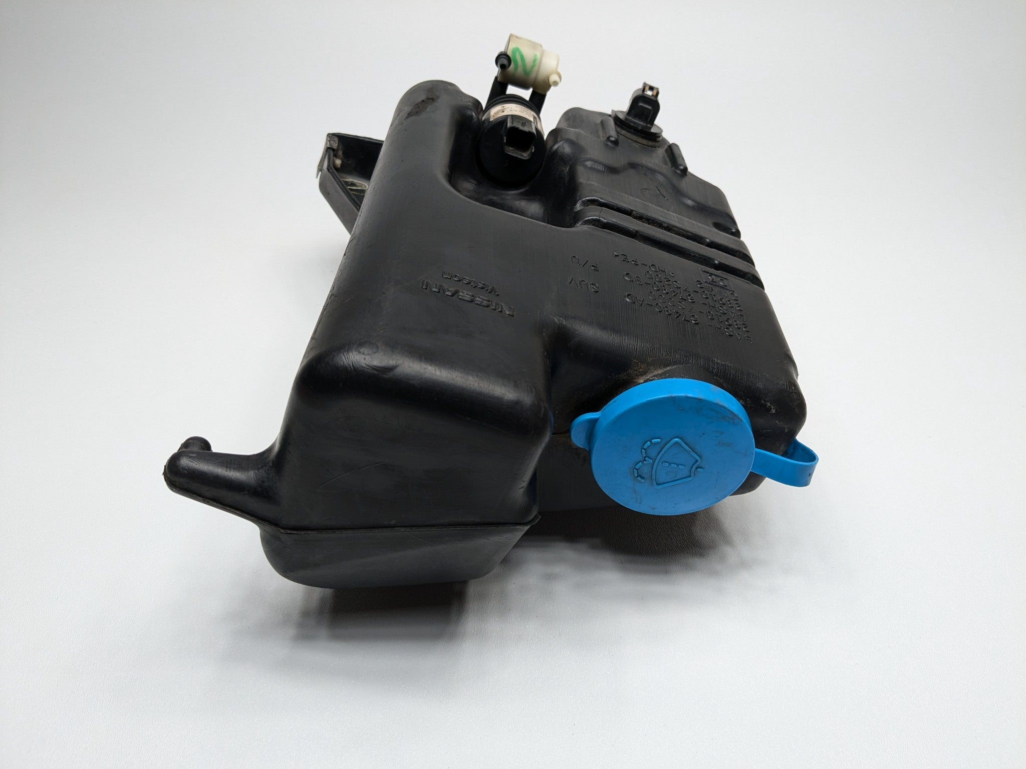 2005 - 2007 OEM NISSAN ARMADA WINDSHIELD WASHER FLUID RESERVOIR BOTTLE