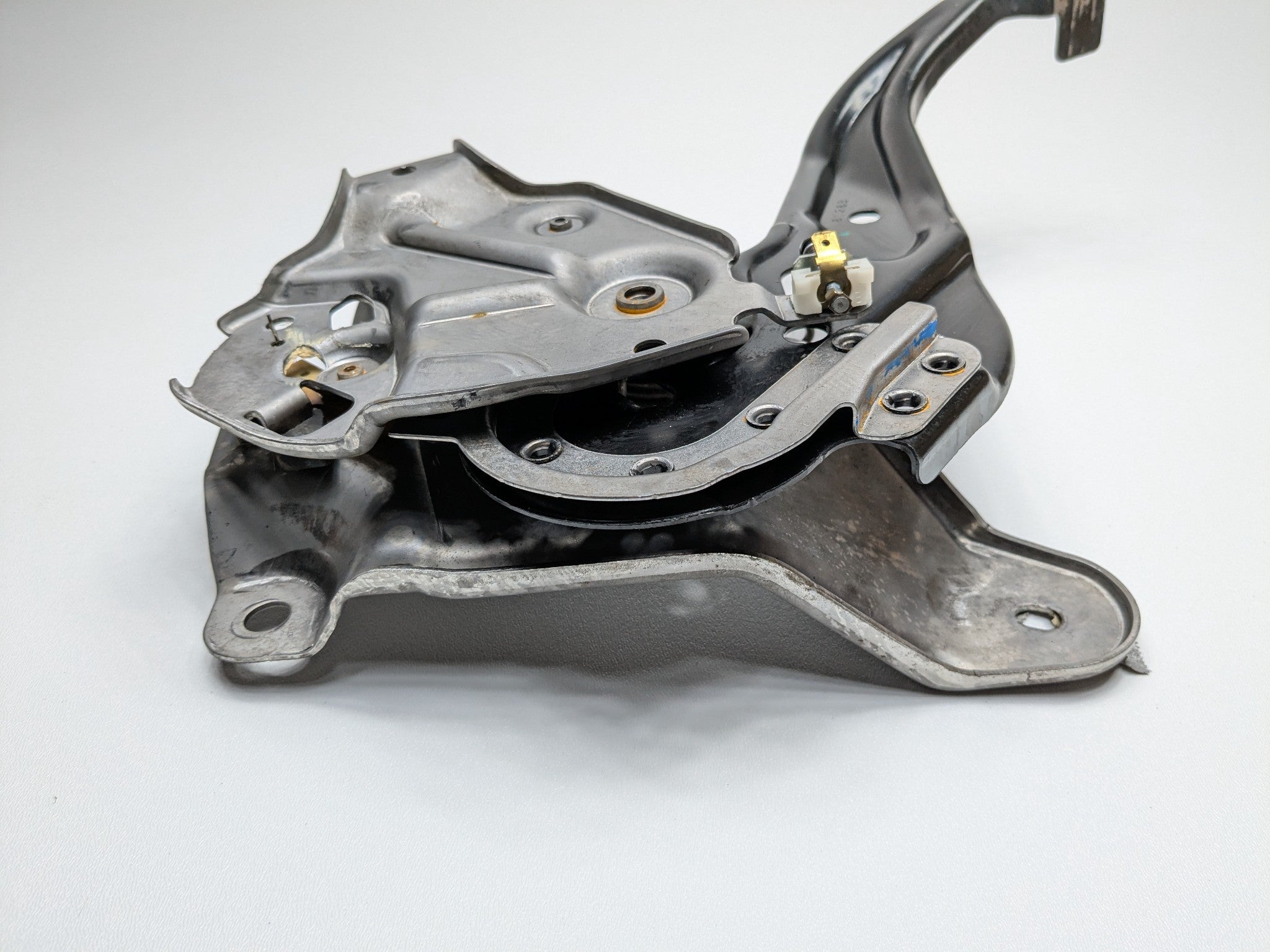 2005 - 2007 OEM NISSAN ARMADA EMERGENCY PARKING BRAKE PEDAL ASSEMBLY