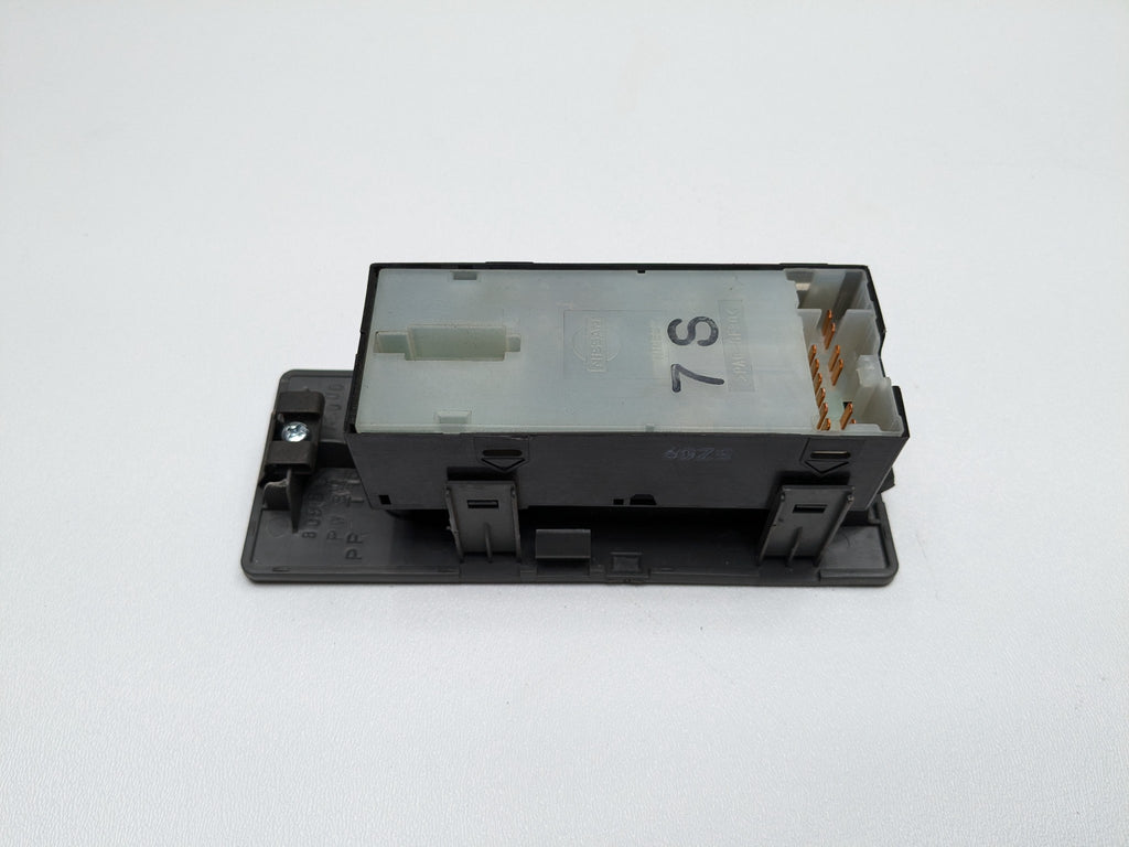 2005 - 2007 OEM NISSAN ARMADA FRONT PASSENGER RIGHT SIDE WINDOW SWITCH BLACK