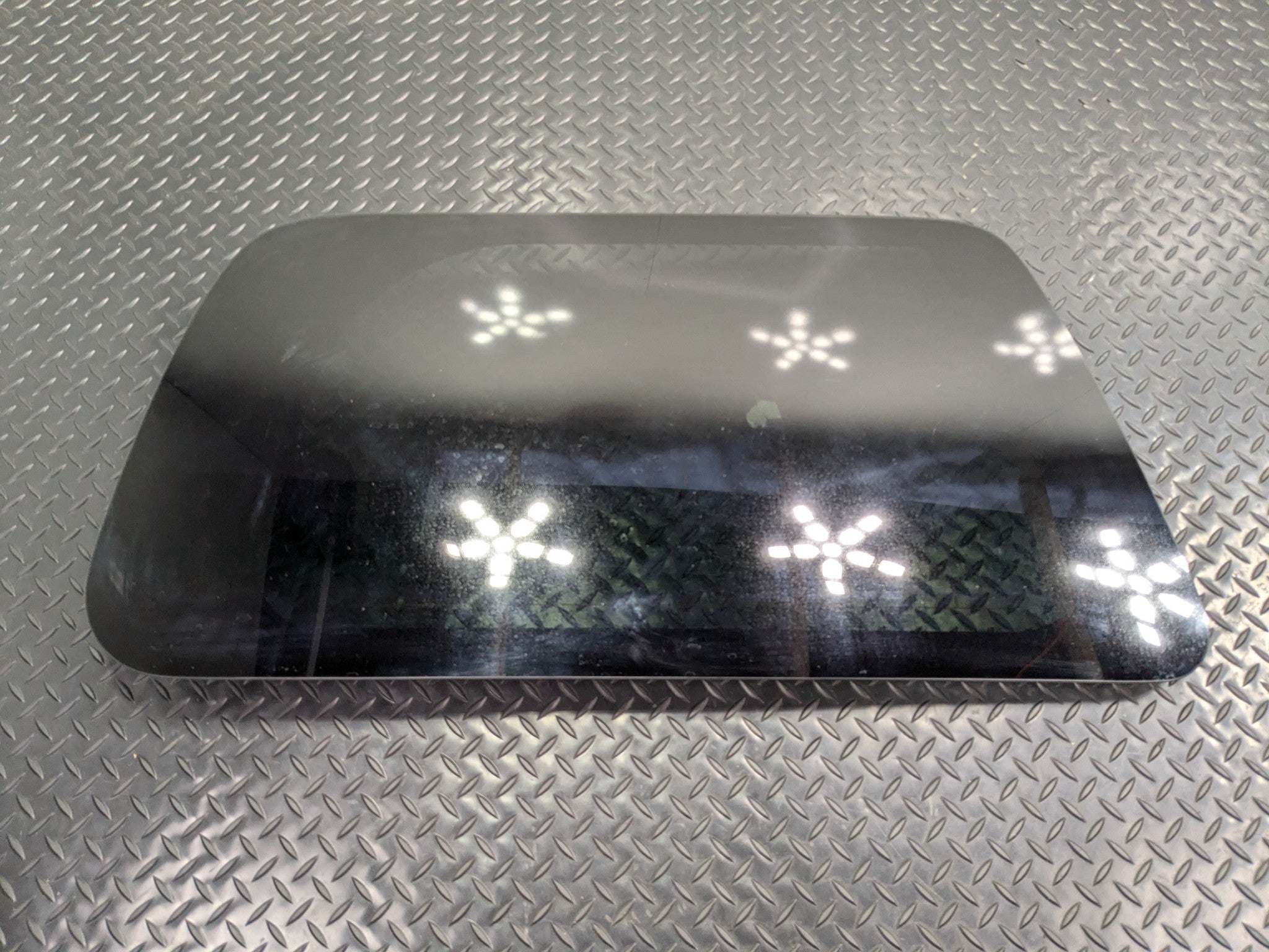2005 - 2007 OEM NISSAN ARMADA REAR RIGHT PASSENGER SIDE QUARTER WINDOW GLASS