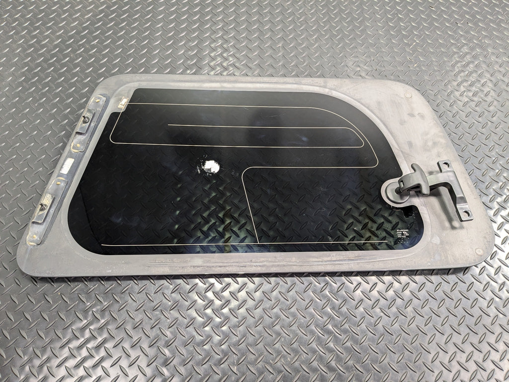 2005 - 2007 OEM NISSAN ARMADA REAR RIGHT PASSENGER SIDE QUARTER WINDOW GLASS