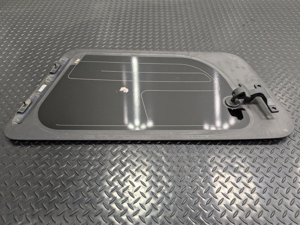2005 - 2007 OEM NISSAN ARMADA REAR RIGHT PASSENGER SIDE QUARTER WINDOW GLASS