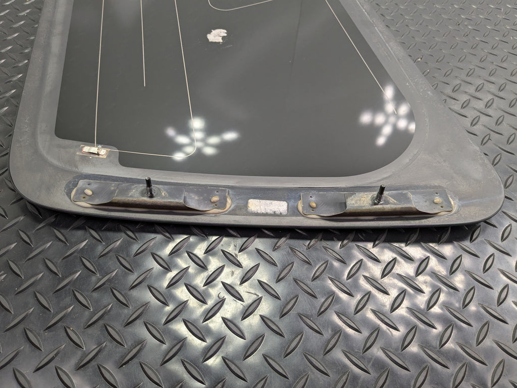 2005 - 2007 OEM NISSAN ARMADA REAR RIGHT PASSENGER SIDE QUARTER WINDOW GLASS
