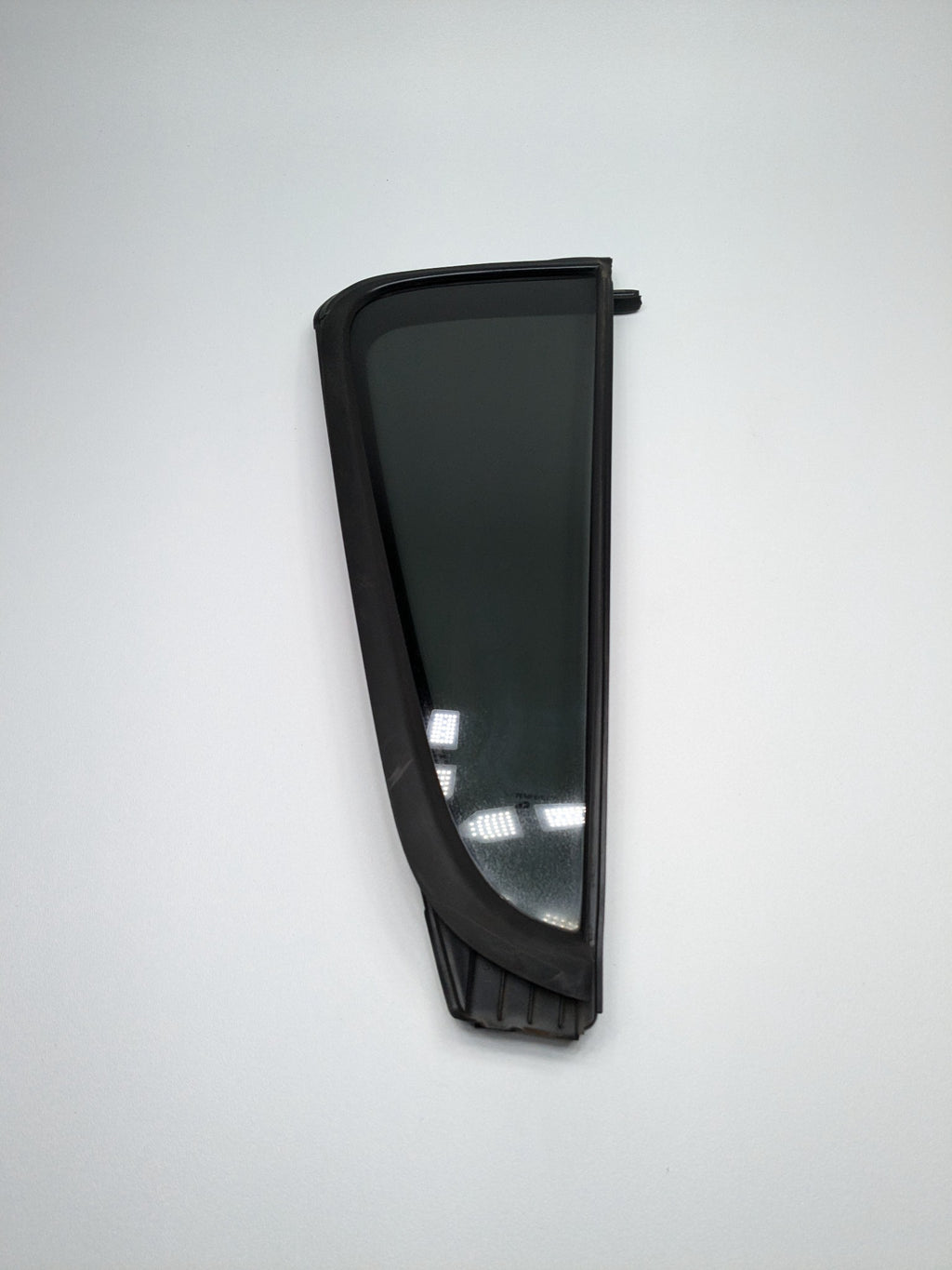 2005 - 2007 OEM NISSAN ARMADA REAR RIGHT PASSENGER SIDE DOOR VENT WINDOW GLASS