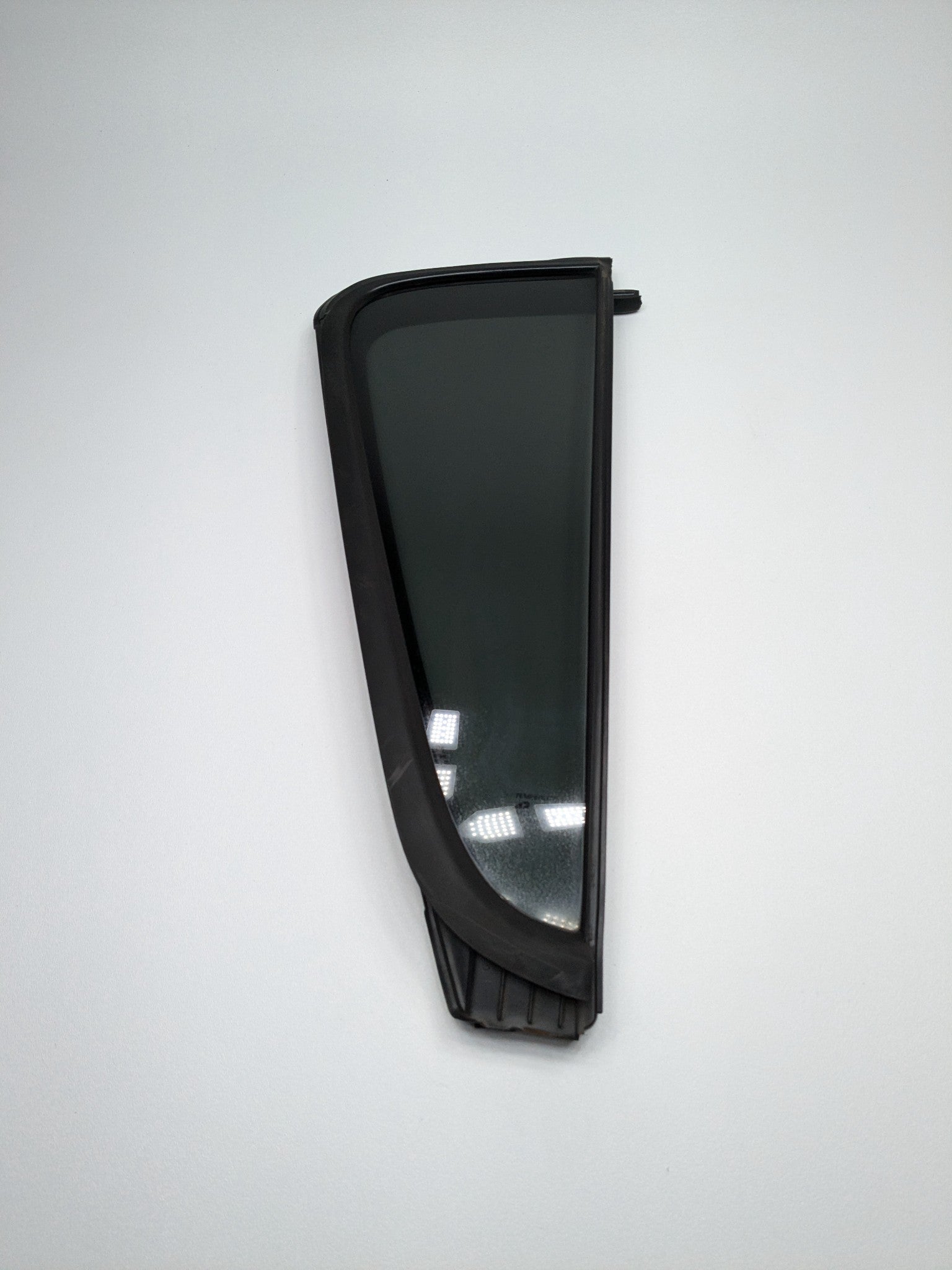 2005 - 2007 OEM NISSAN ARMADA REAR RIGHT PASSENGER SIDE DOOR VENT WINDOW GLASS