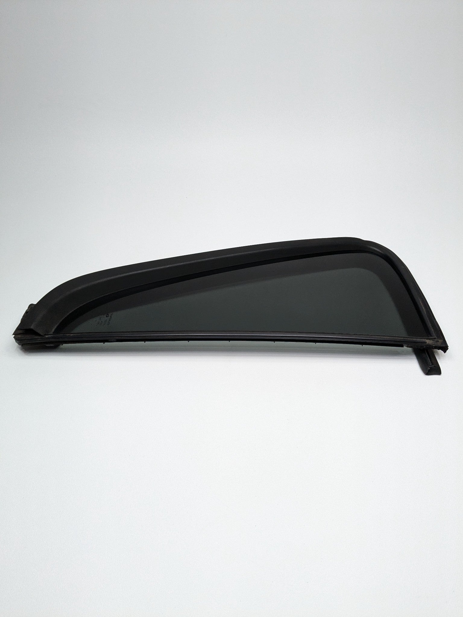 2005 - 2007 OEM NISSAN ARMADA REAR RIGHT PASSENGER SIDE DOOR VENT WINDOW GLASS