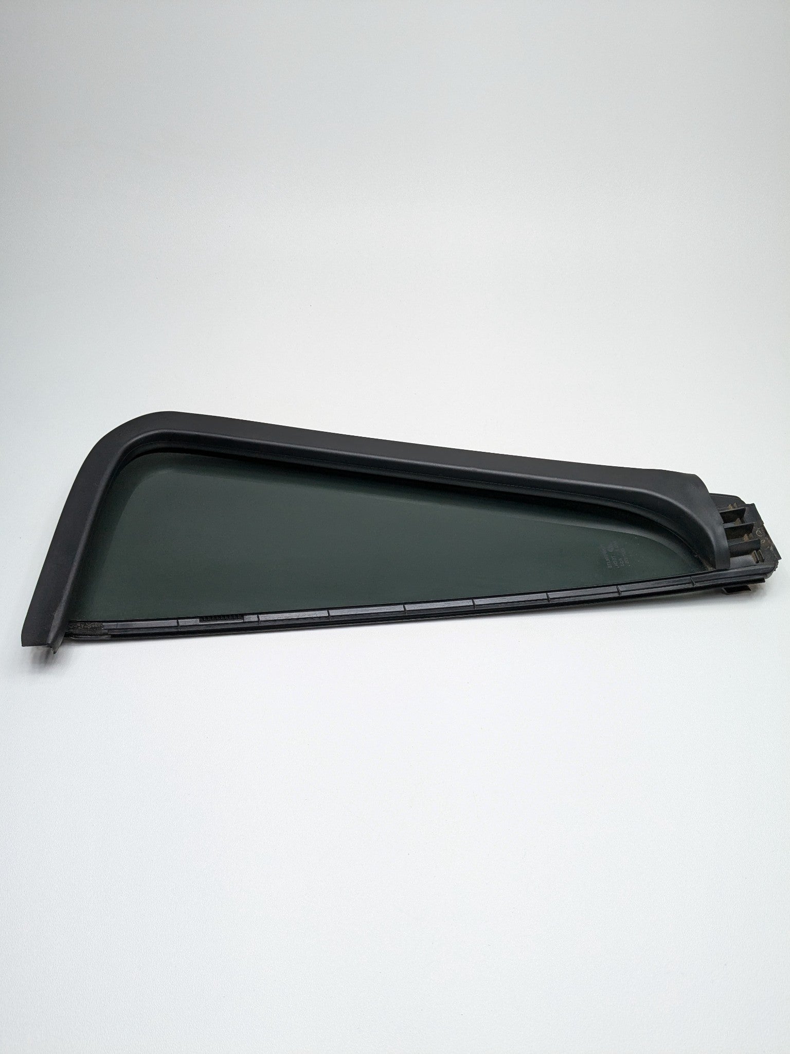 2005 - 2007 OEM NISSAN ARMADA REAR RIGHT PASSENGER SIDE DOOR VENT WINDOW GLASS