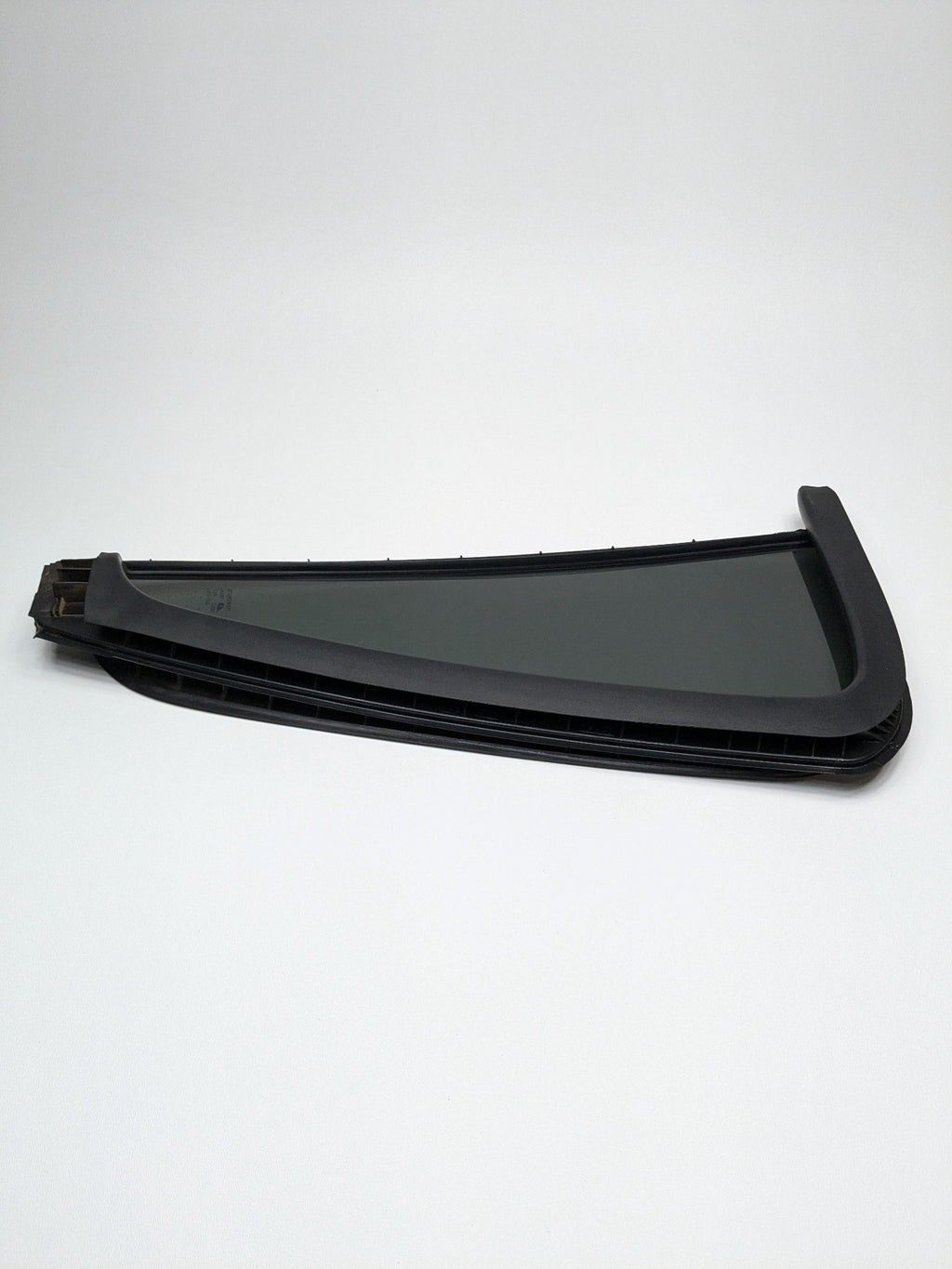 2005 - 2007 OEM NISSAN ARMADA REAR RIGHT PASSENGER SIDE DOOR VENT WINDOW GLASS