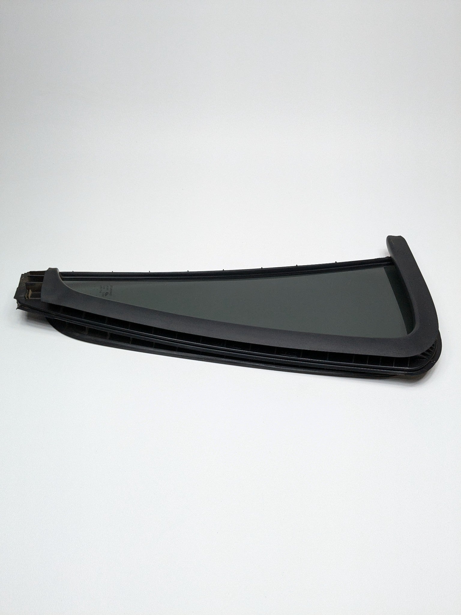 2005 - 2007 OEM NISSAN ARMADA REAR RIGHT PASSENGER SIDE DOOR VENT WINDOW GLASS