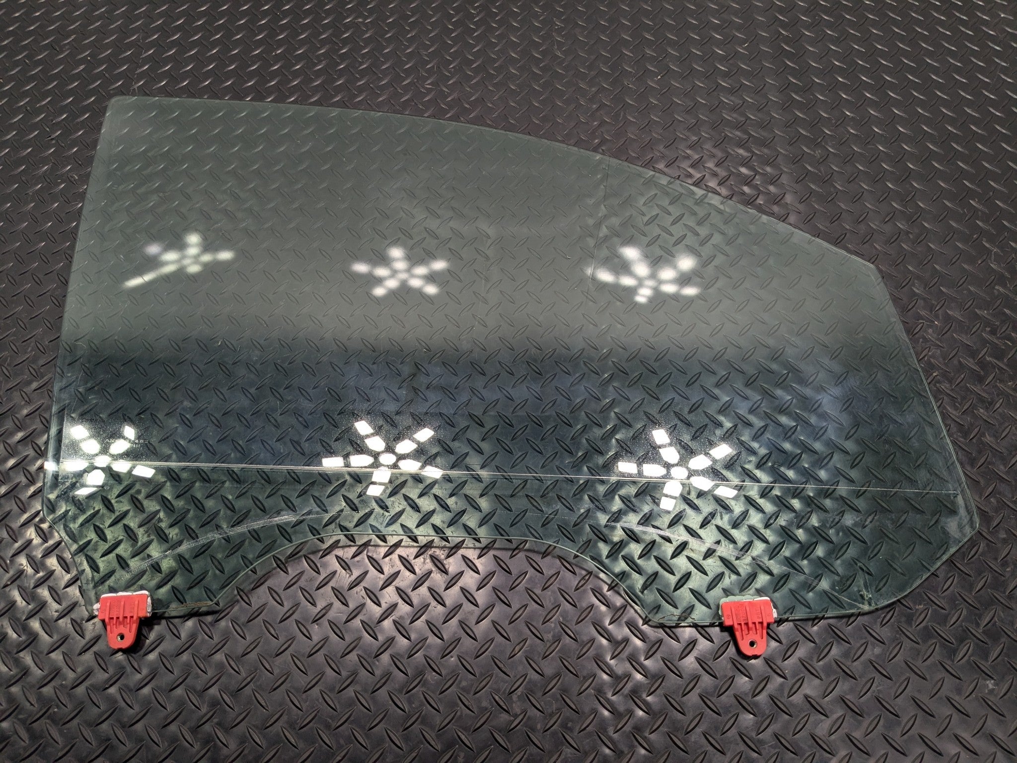 2005 - 2007 OEM NISSAN ARMADA FRONT RIGHT PASSENGER SIDE DOOR WINDOW GLASS