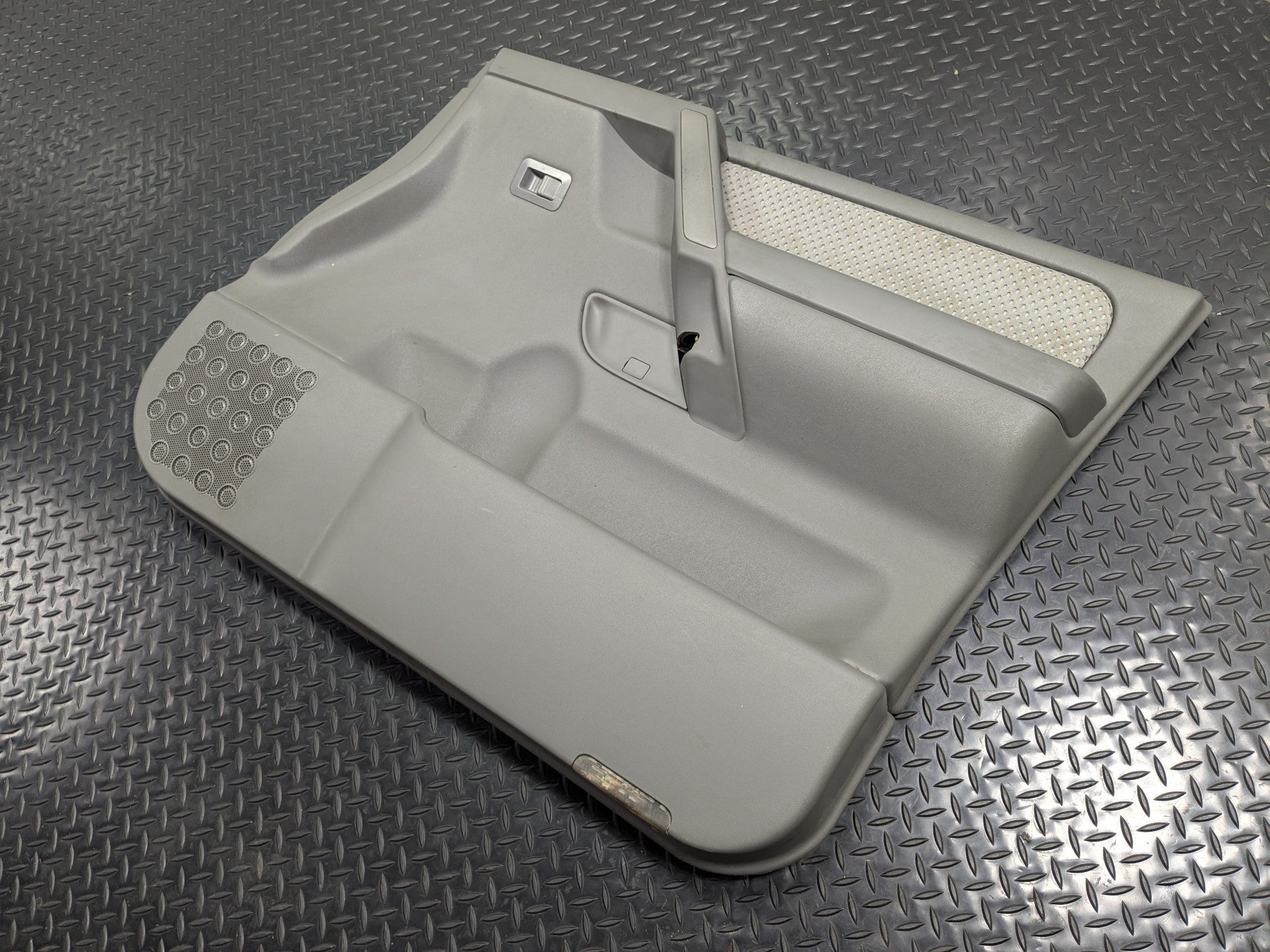 2005 - 2007 OEM NISSAN ARMADA FRONT RIGHT PASSENGER SIDE DOOR TRIM PANEL GREY