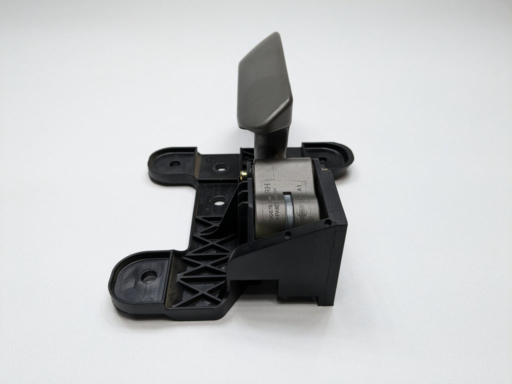 05 - 07 OEM NISSAN ARMADA FRONT RIGHT SIDE INTERIOR DOOR HANDLE LIGHT GRAY