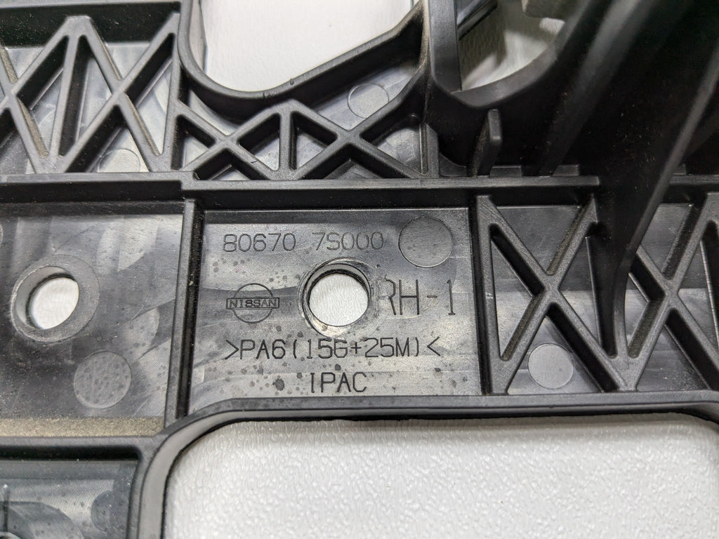 05 - 07 OEM NISSAN ARMADA FRONT RIGHT SIDE INTERIOR DOOR HANDLE LIGHT GRAY