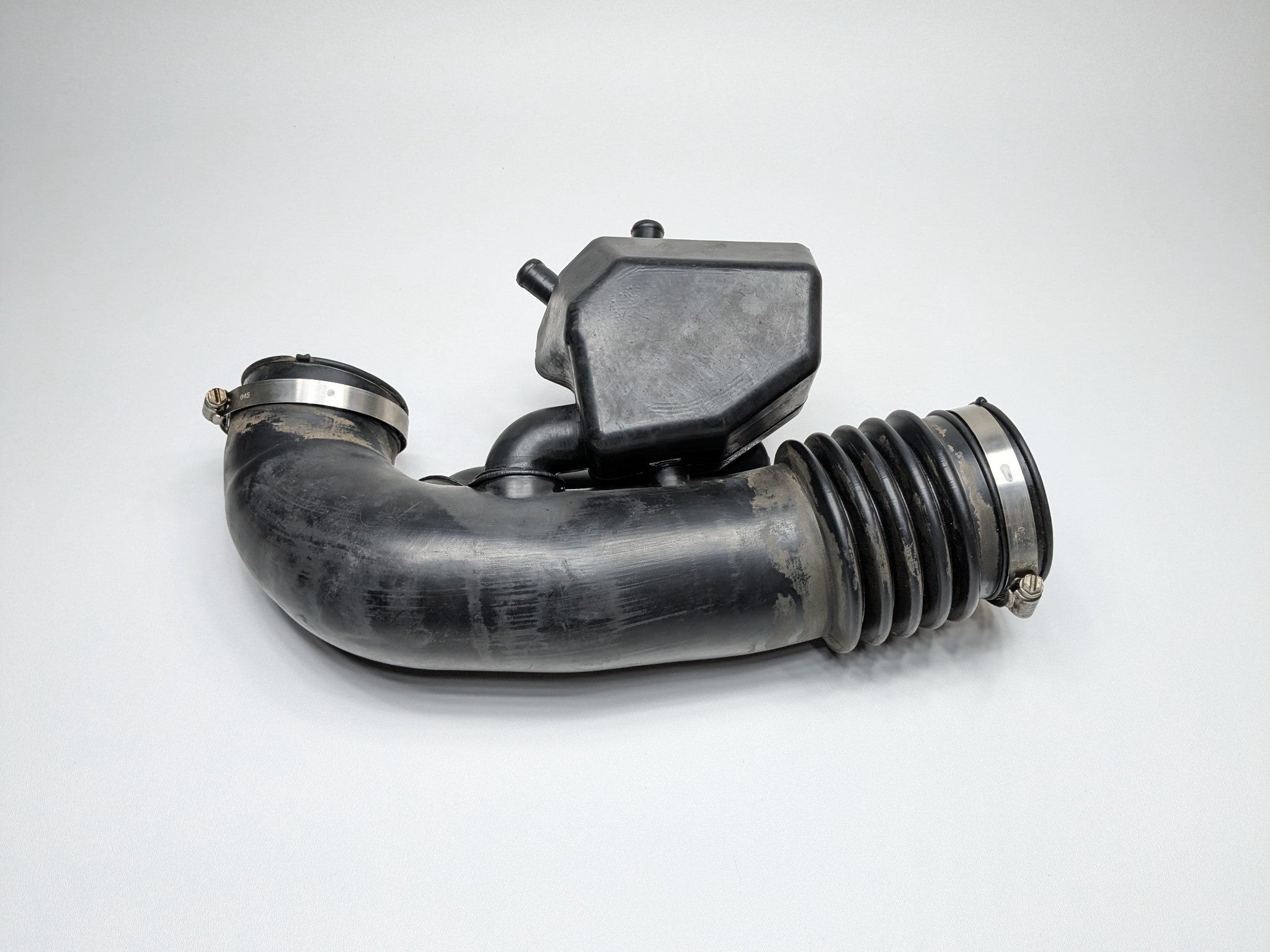 2005 - 2007 OEM NISSAN ARMADA AIR INTAKE RESONATOR TUBE DUCT PIPE