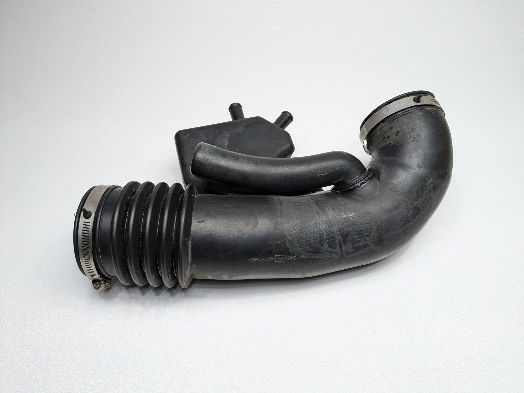 2005 - 2007 OEM NISSAN ARMADA AIR INTAKE RESONATOR TUBE DUCT PIPE
