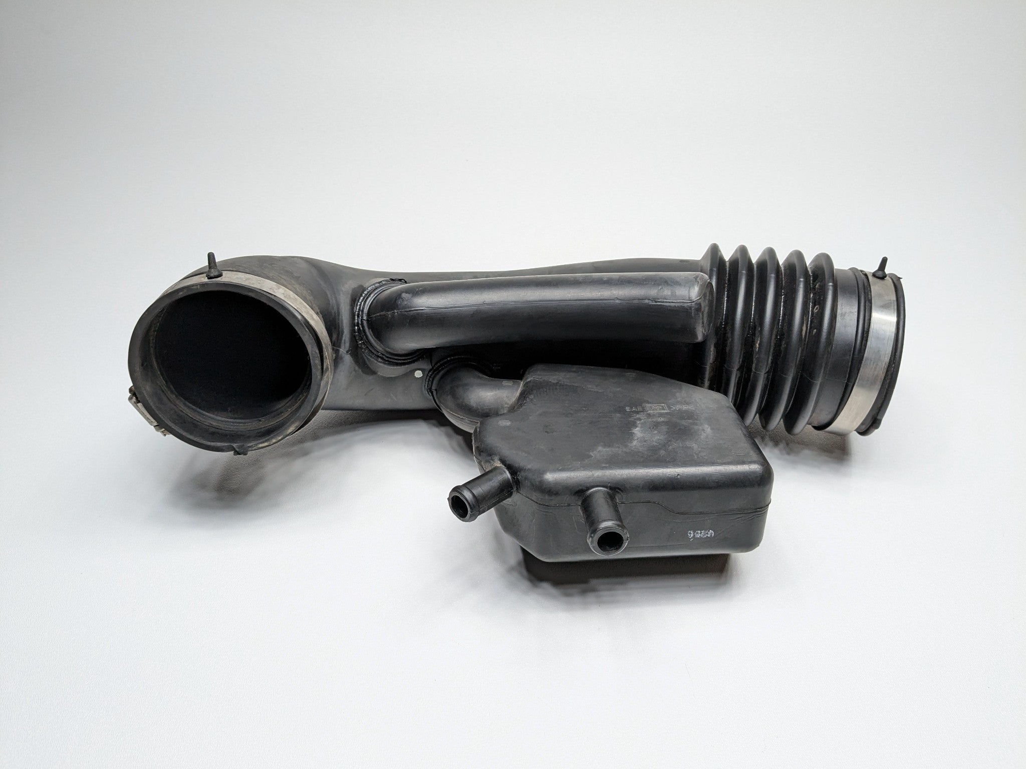2005 - 2007 OEM NISSAN ARMADA AIR INTAKE RESONATOR TUBE DUCT PIPE