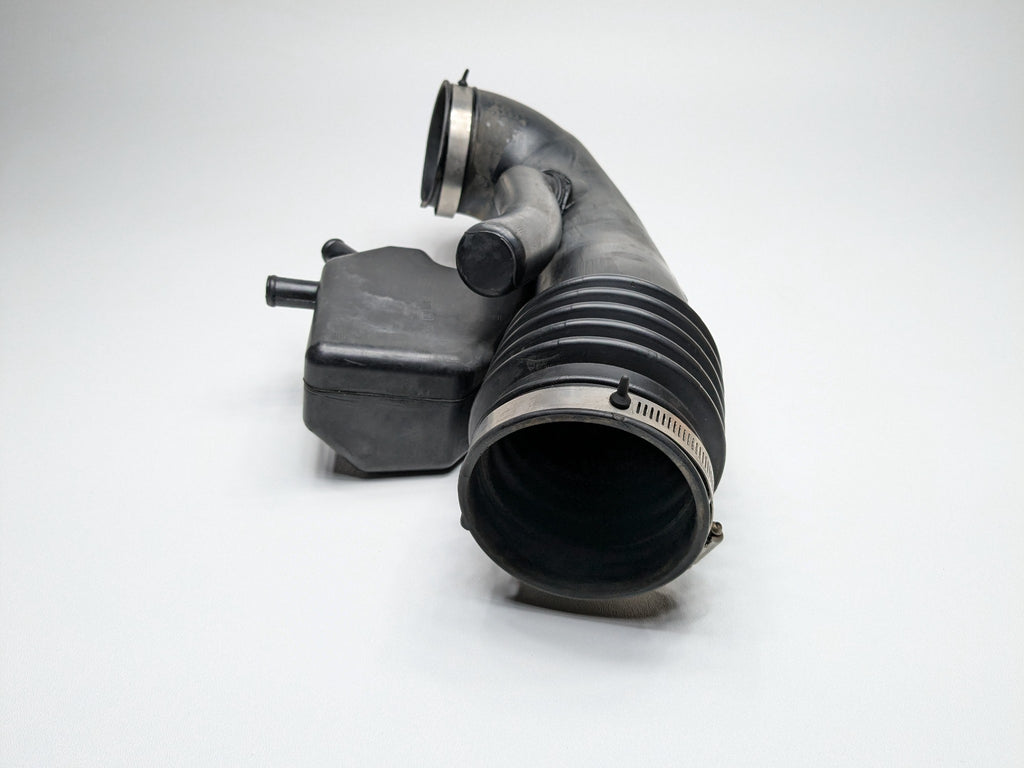 2005 - 2007 OEM NISSAN ARMADA AIR INTAKE RESONATOR TUBE DUCT PIPE