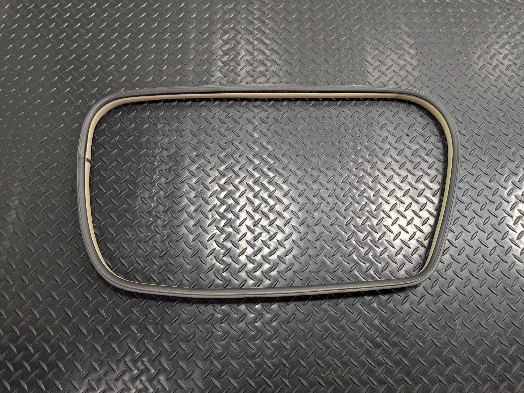 2005 - 2007 OEM NISSAN ARMADA REAR LEFT SIDE QUARTER WINDOW WEATHERSTRIP SEAL
