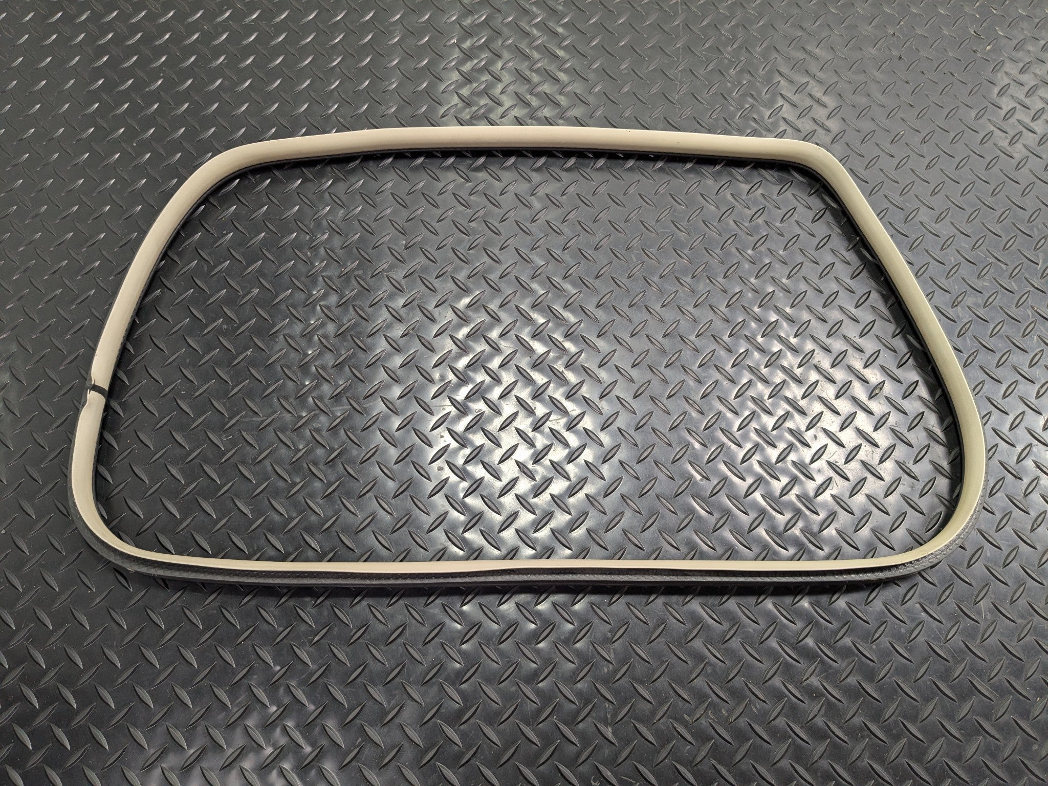 2005 - 2007 OEM NISSAN ARMADA REAR LEFT SIDE QUARTER WINDOW WEATHERSTRIP SEAL