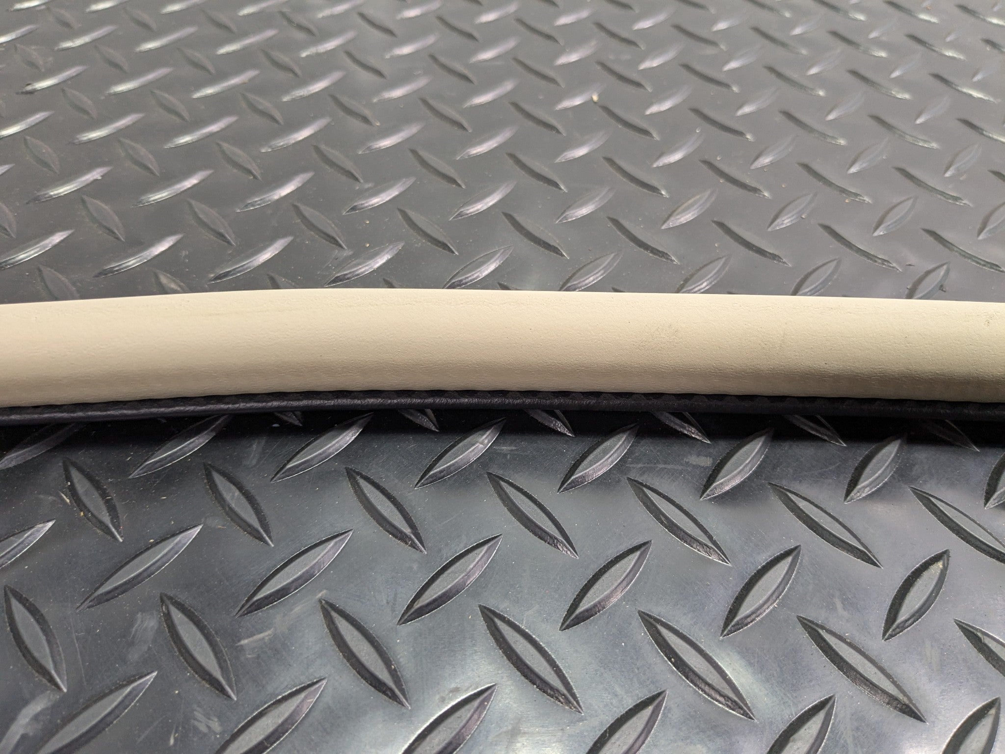 2005 - 2007 OEM NISSAN ARMADA REAR LEFT SIDE QUARTER WINDOW WEATHERSTRIP SEAL