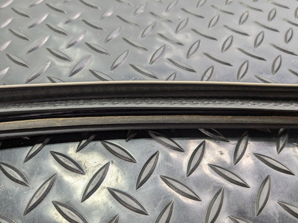 2005 - 2007 OEM NISSAN ARMADA REAR LEFT SIDE QUARTER WINDOW WEATHERSTRIP SEAL