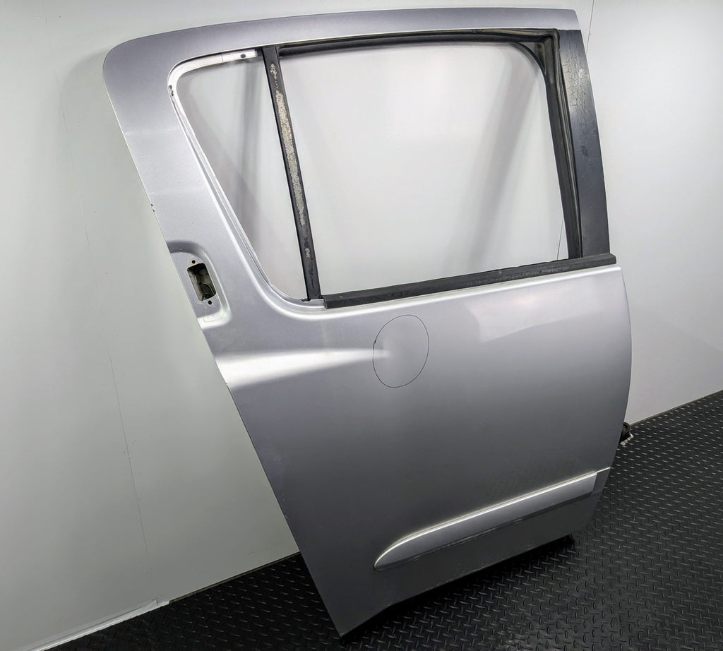 2005 - 2007 OEM NISSAN ARMADA REAR RIGHT PASSENGER SIDE DOOR SHELL PANEL