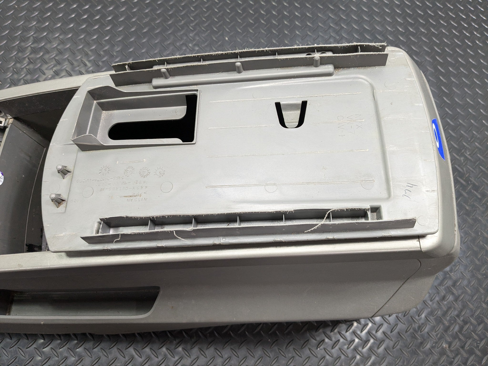2005 - 2007 OEM NISSAN ARMADA FRONT LOWER CENTER FLOOR CONSOLE ARMREST ASSEMBLY