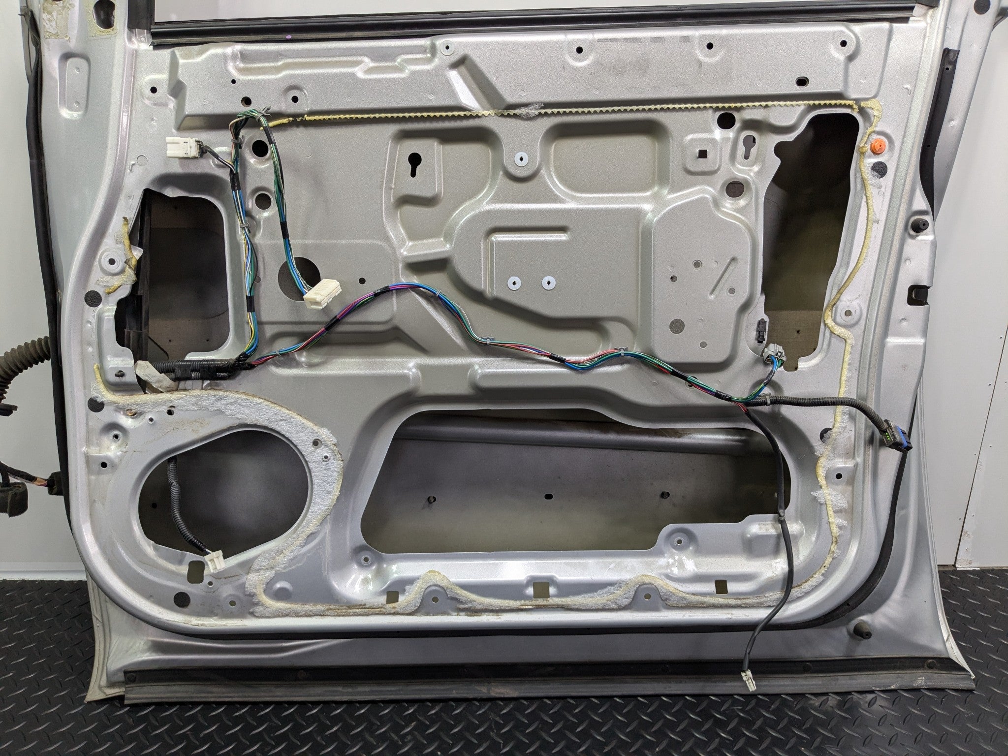 2005 - 2007 OEM NISSAN ARMADA FRONT RIGHT PASSENGER SIDE DOOR SHELL PANEL