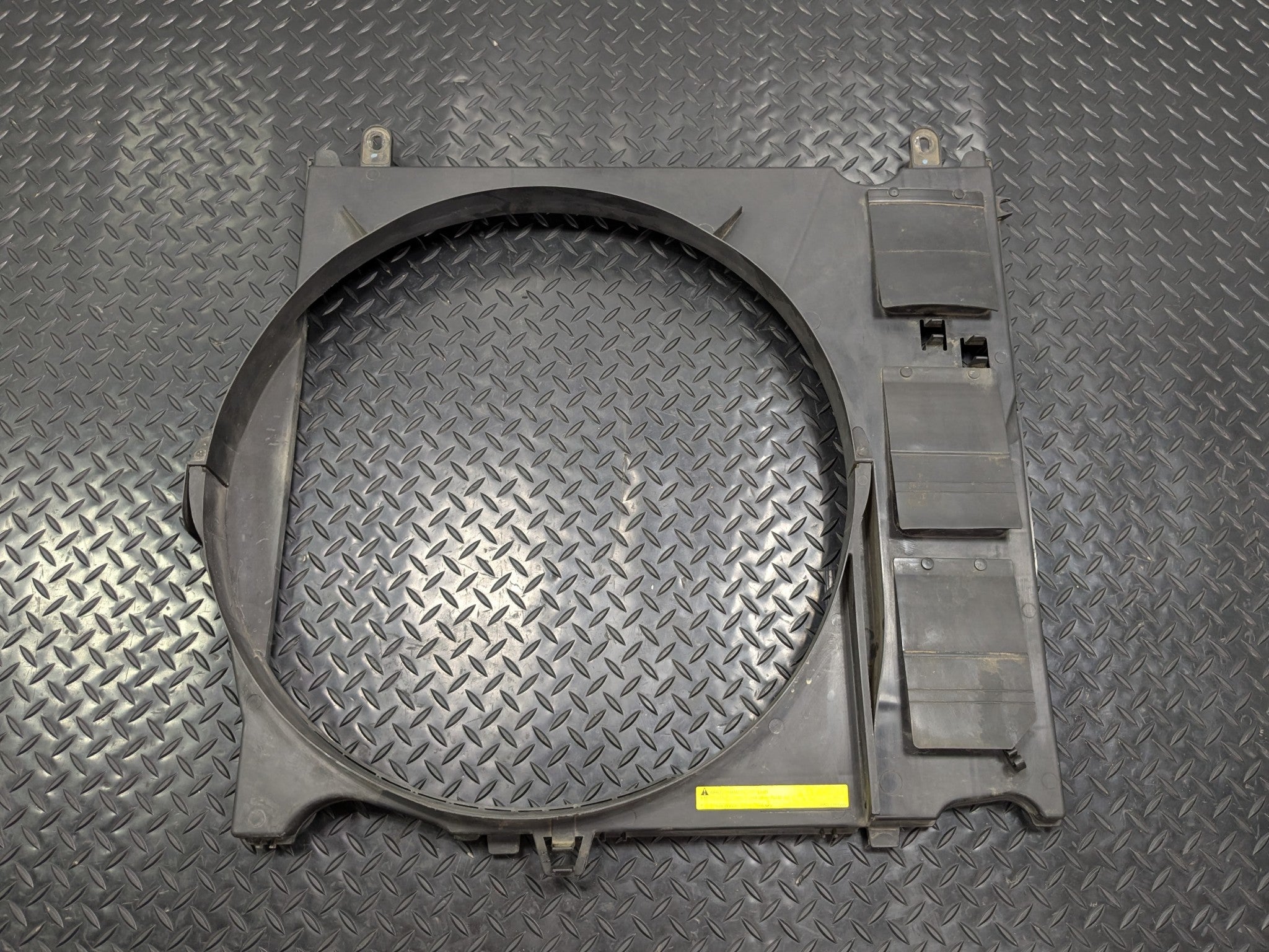 2005 - 2007 OEM NISSAN ARMADA ENGINE COOLANT RADIATOR FAN SHROUD PANEL