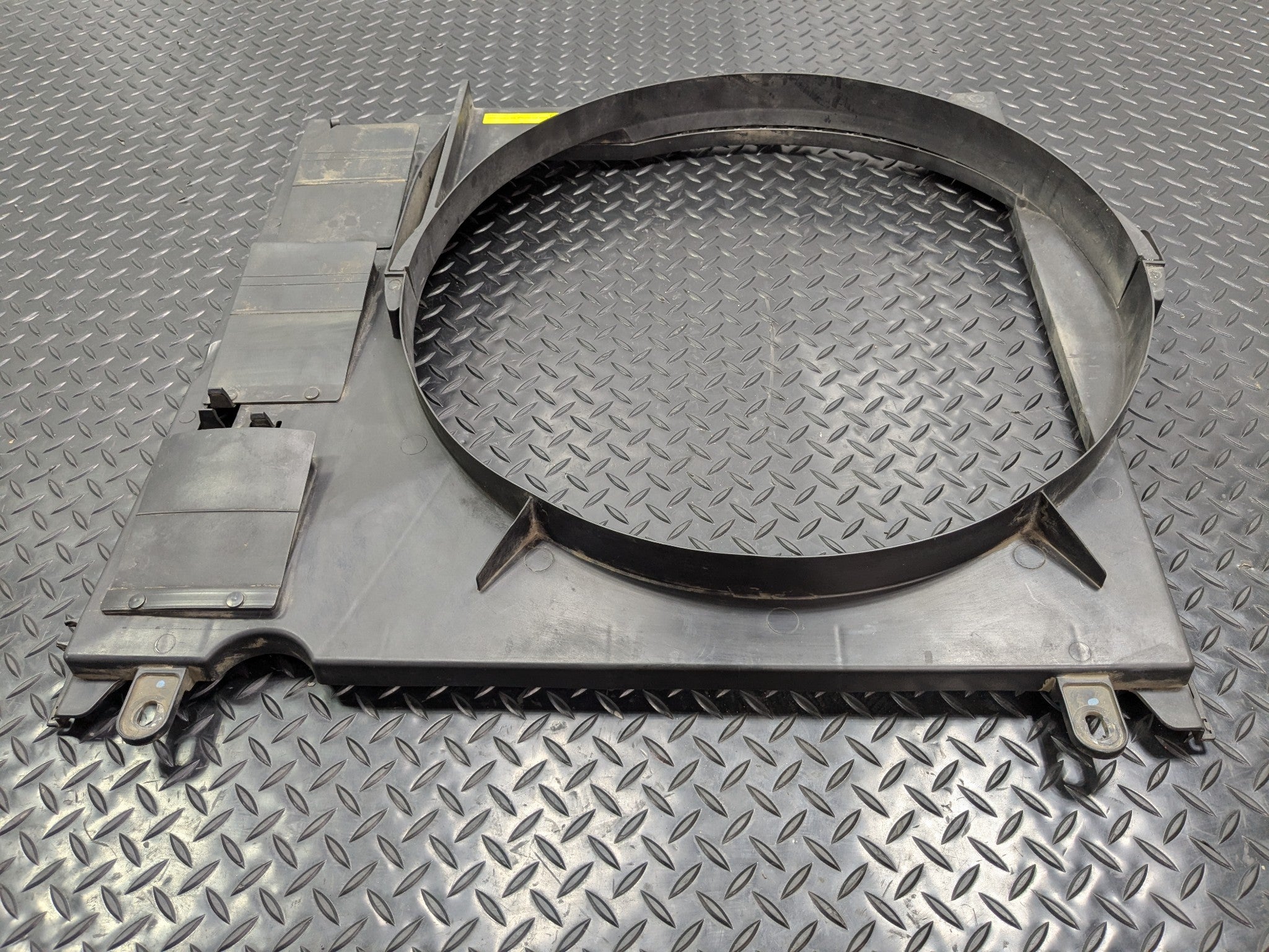 2005 - 2007 OEM NISSAN ARMADA ENGINE COOLANT RADIATOR FAN SHROUD PANEL
