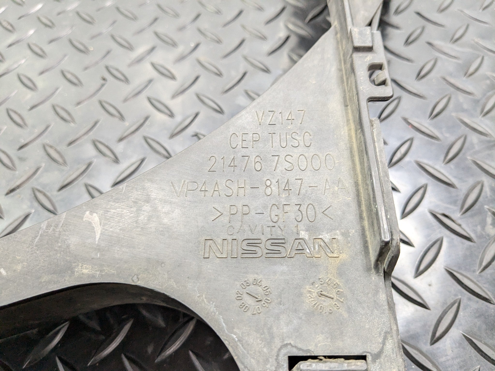 2005 - 2007 OEM NISSAN ARMADA ENGINE COOLANT RADIATOR FAN SHROUD PANEL
