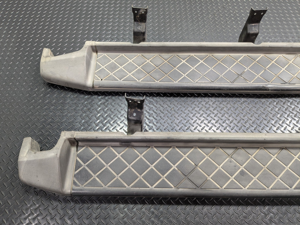 05 - 07 OEM NISSAN ARMADA LEFT AND RIGHT SIDE RUNNING BOARD STEP PAD ASSEMBLY