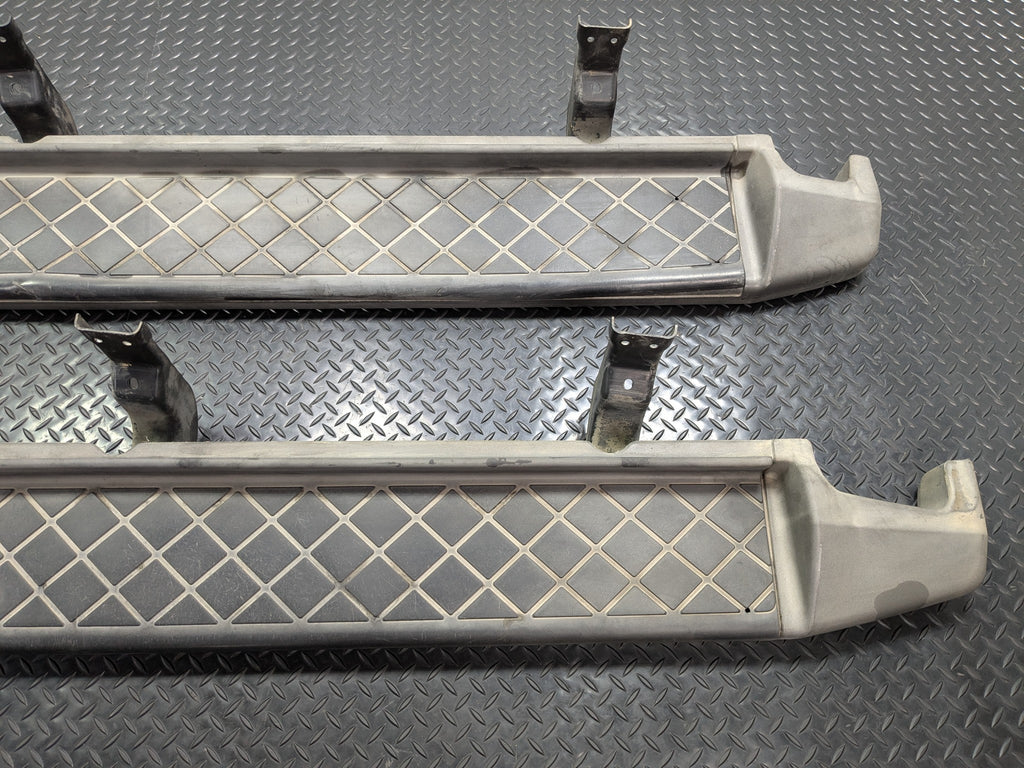 05 - 07 OEM NISSAN ARMADA LEFT AND RIGHT SIDE RUNNING BOARD STEP PAD ASSEMBLY