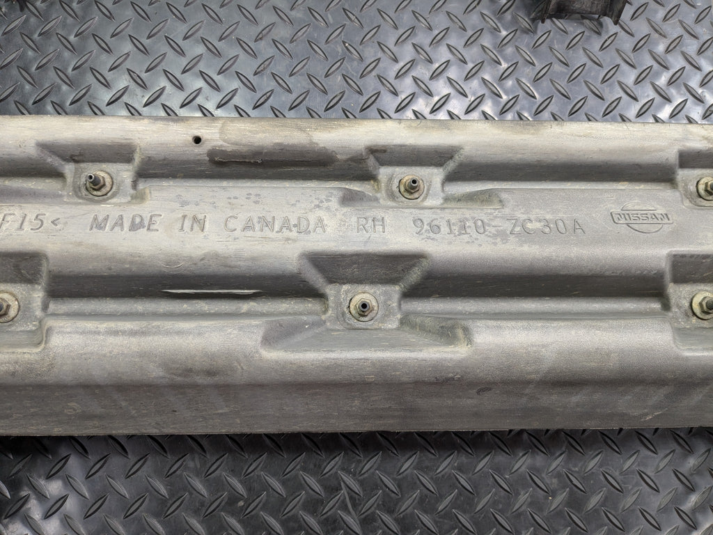 05 - 07 OEM NISSAN ARMADA LEFT AND RIGHT SIDE RUNNING BOARD STEP PAD ASSEMBLY