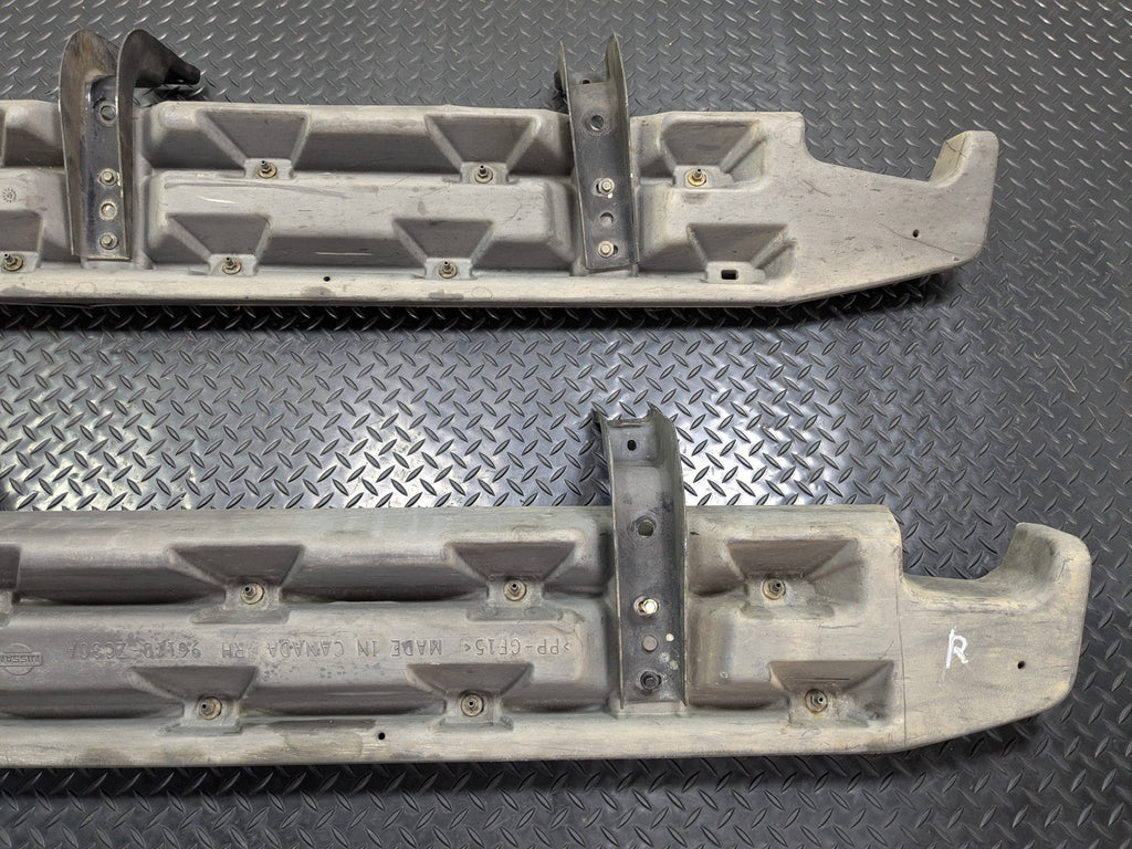 05 - 07 OEM NISSAN ARMADA LEFT AND RIGHT SIDE RUNNING BOARD STEP PAD ASSEMBLY