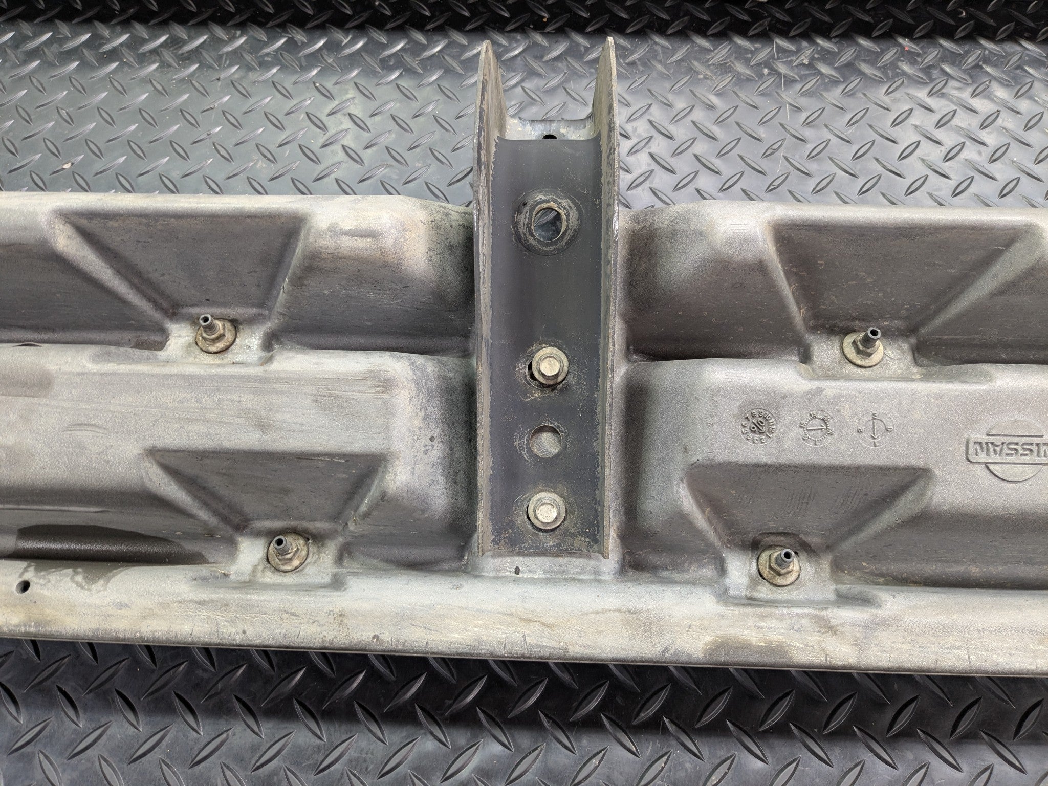 05 - 07 OEM NISSAN ARMADA LEFT AND RIGHT SIDE RUNNING BOARD STEP PAD ASSEMBLY