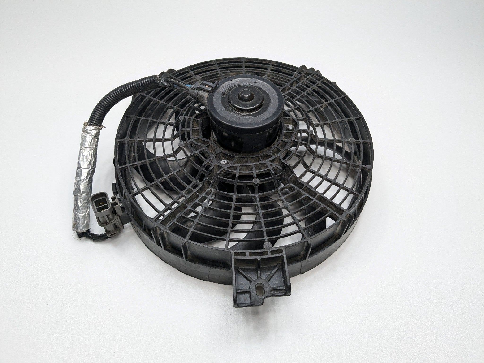 2005 - 2007 OEM NISSAN ARMADA RADIATOR FAN MOTOR FAN ASSEMBLY CONDENSER