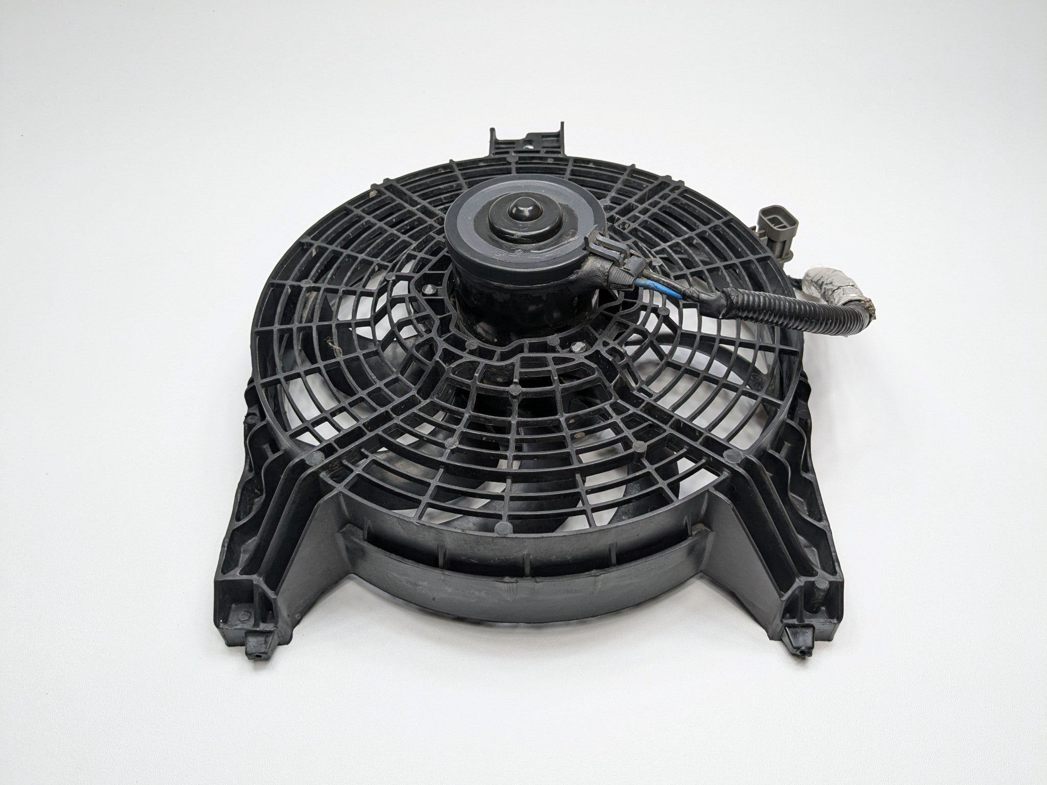 2005 - 2007 OEM NISSAN ARMADA RADIATOR FAN MOTOR FAN ASSEMBLY CONDENSER