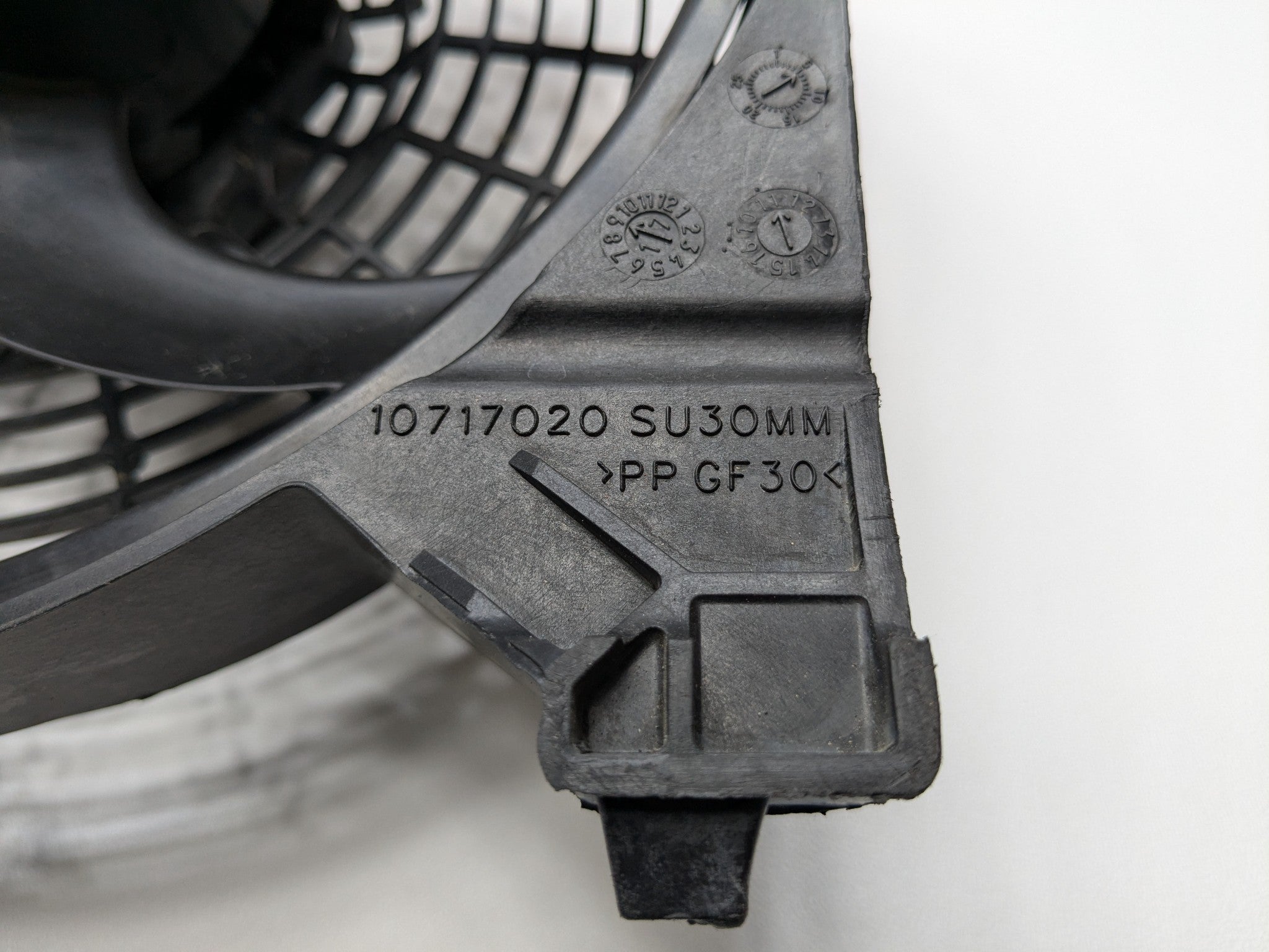 2005 - 2007 OEM NISSAN ARMADA RADIATOR FAN MOTOR FAN ASSEMBLY CONDENSER